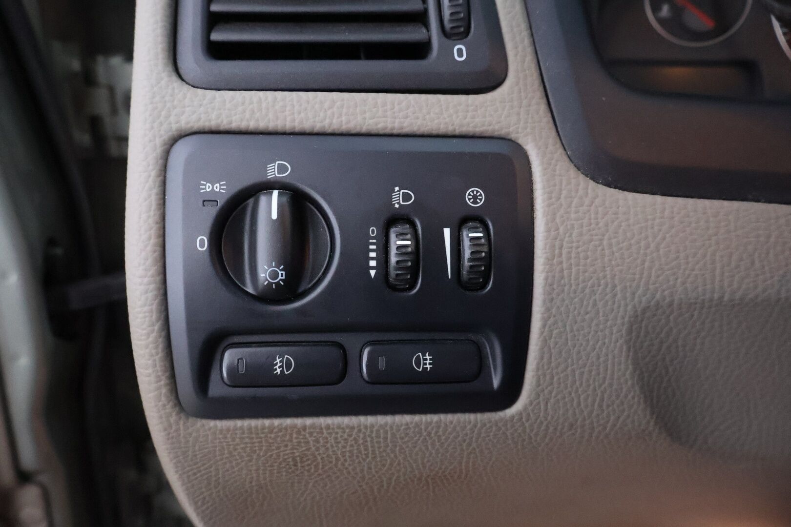 Volvo V70 2005 2,4 170 hv kinetic aut *MYYDÄÄN HUUTOKAUPAT.COM