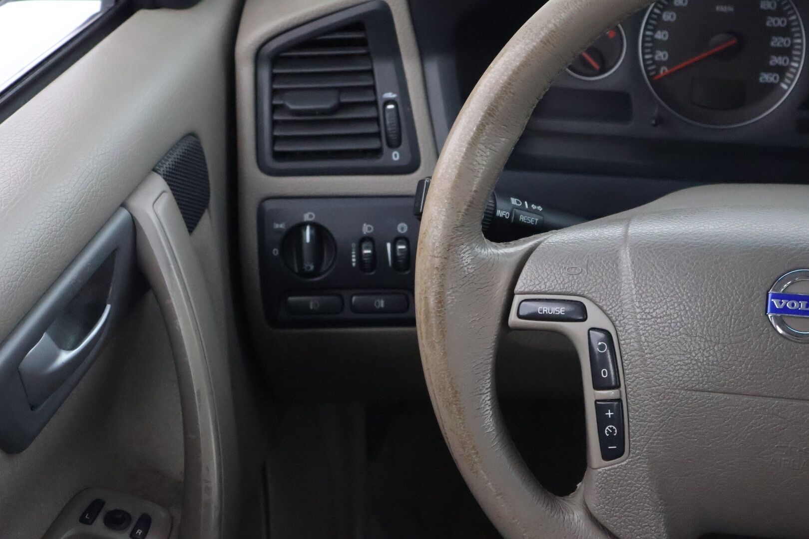Volvo V70 2005 2,4 170 hv kinetic aut *MYYDÄÄN HUUTOKAUPAT.COM
