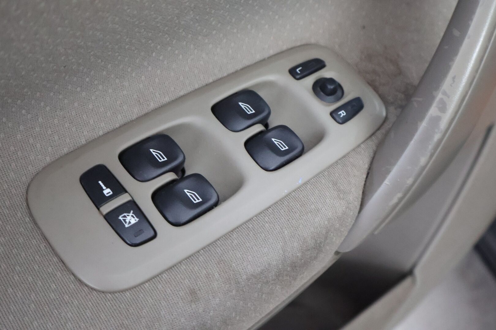 Volvo V70 2005 2,4 170 hv kinetic aut *MYYDÄÄN HUUTOKAUPAT.COM