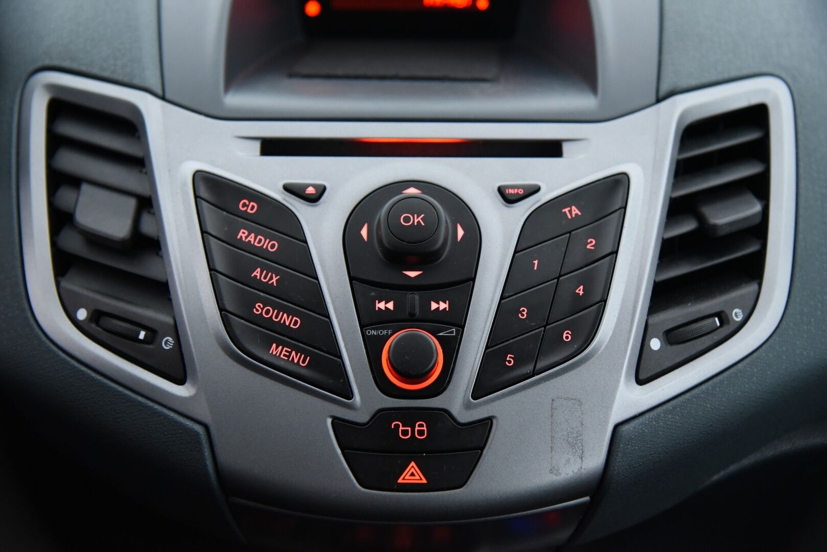 Ford Fiesta 2010 1,25 60 hv Trend M5 5-ovinen / YritysOutlet - Myydään vain yrityksille - Suomi auto / Hyvät huollot / Katsastettu 21.10.2025