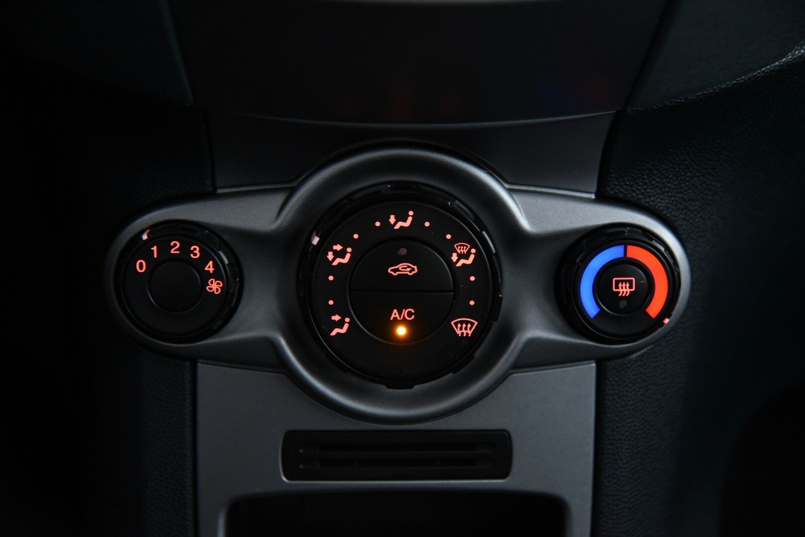 Ford Fiesta 2010 1,25 60 hv Trend M5 5-ovinen / YritysOutlet - Myydään vain yrityksille - Suomi auto / Hyvät huollot / Katsastettu 21.10.2025