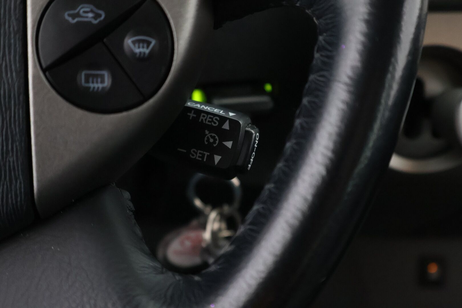 Toyota Prius 2009 HSD 5ov - Merkkihuollettu Suomiauto / Vakkari / Lohko & Sisäpistoke / Peruutustutka / 2x Todella hyvät renkaat!