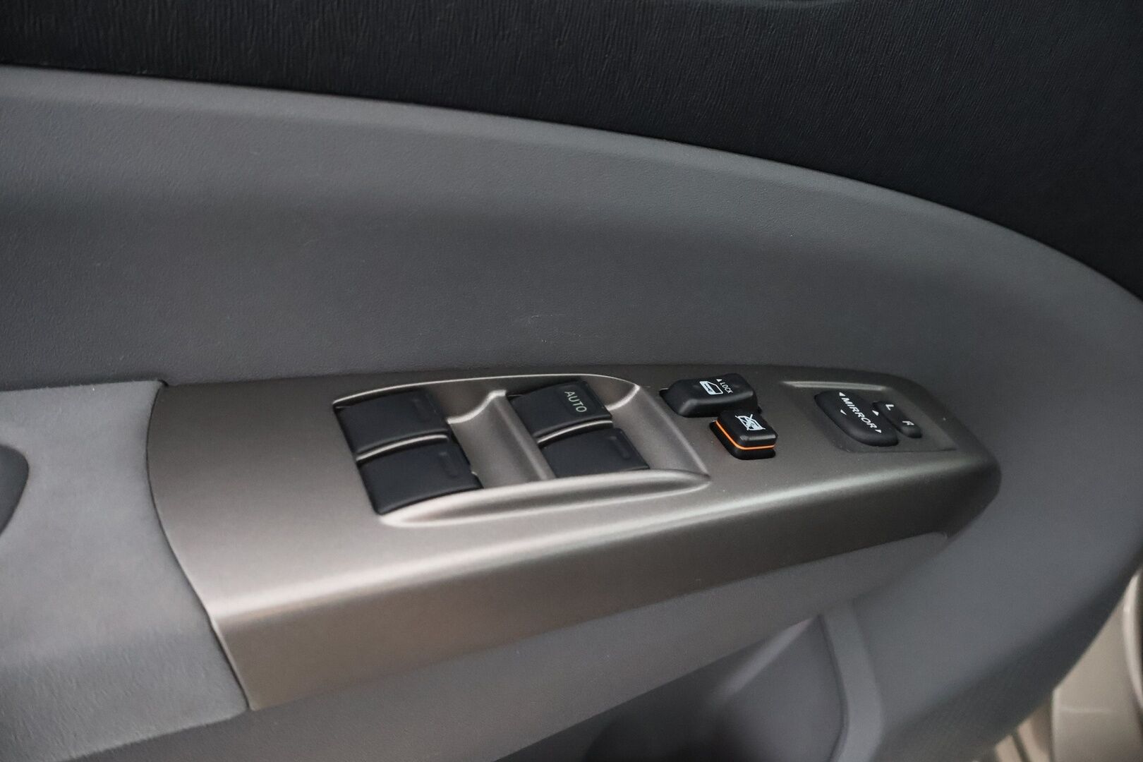 Toyota Prius 2009 HSD 5ov - Merkkihuollettu Suomiauto / Vakkari / Lohko & Sisäpistoke / Peruutustutka / 2x Todella hyvät renkaat!