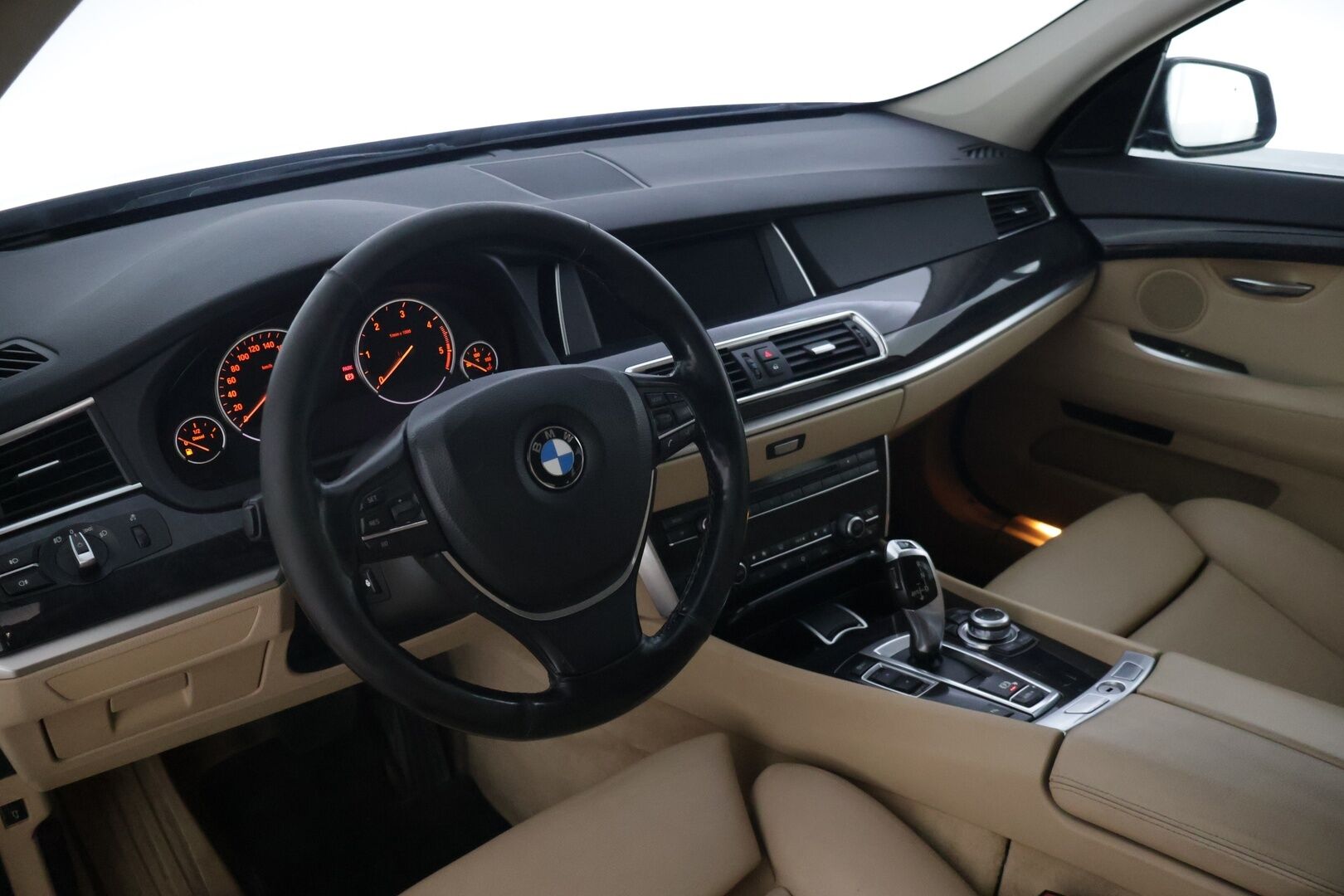 BMW 530 Gran Turismo 2011 F07 3.0 - | Suomi-auto | Hifit | Prof.Navi | Comfort-istuimet | Adapt. alusta | Vetokoukku | Tutkat | Imuovet | Nelipyöräohjaus | Lohkolämmitin | Ratinlämmitin | Sähkökontti | 