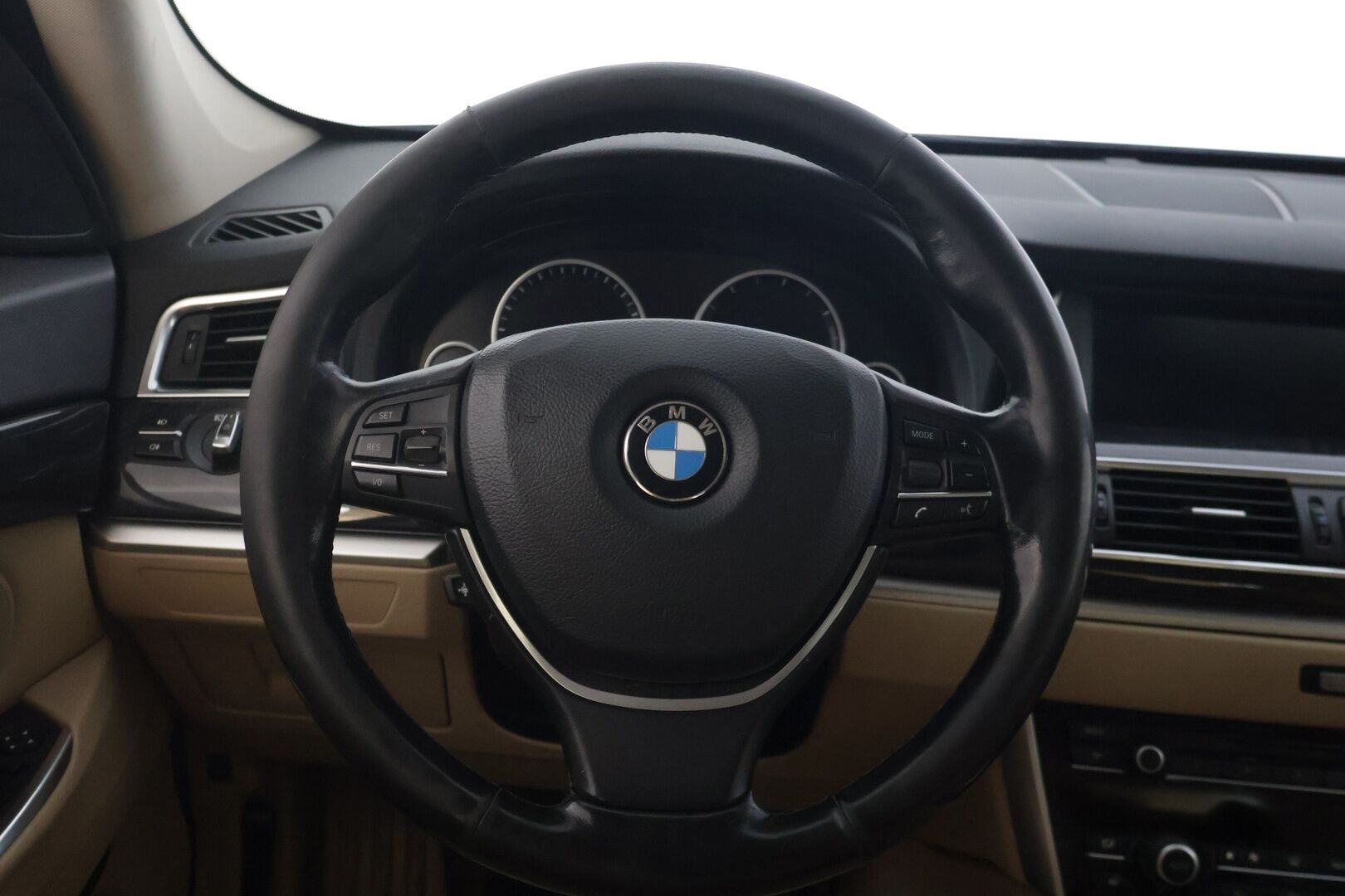 BMW 530 Gran Turismo 2011 F07 3.0 - | Suomi-auto | Hifit | Prof.Navi | Comfort-istuimet | Adapt. alusta | Vetokoukku | Tutkat | Imuovet | Nelipyöräohjaus | Lohkolämmitin | Ratinlämmitin | Sähkökontti | 