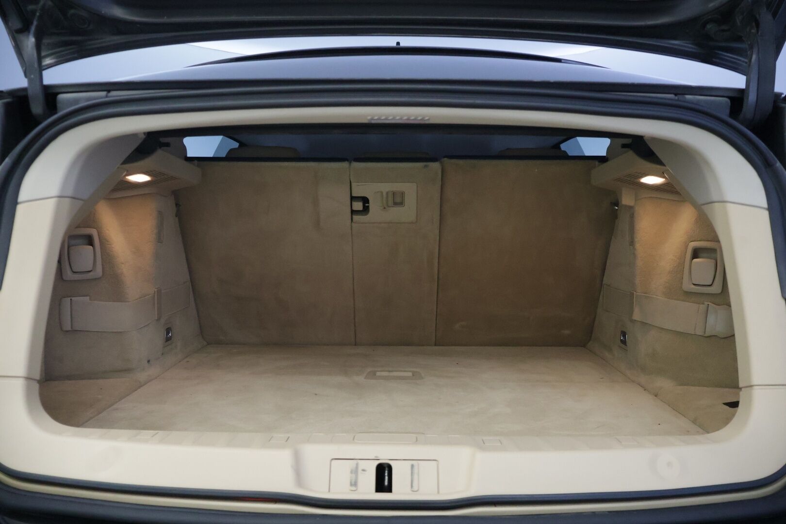 BMW 530 Gran Turismo 2011 F07 3.0 - | Suomi-auto | Hifit | Prof.Navi | Comfort-istuimet | Adapt. alusta | Vetokoukku | Tutkat | Imuovet | Nelipyöräohjaus | Lohkolämmitin | Ratinlämmitin | Sähkökontti | 