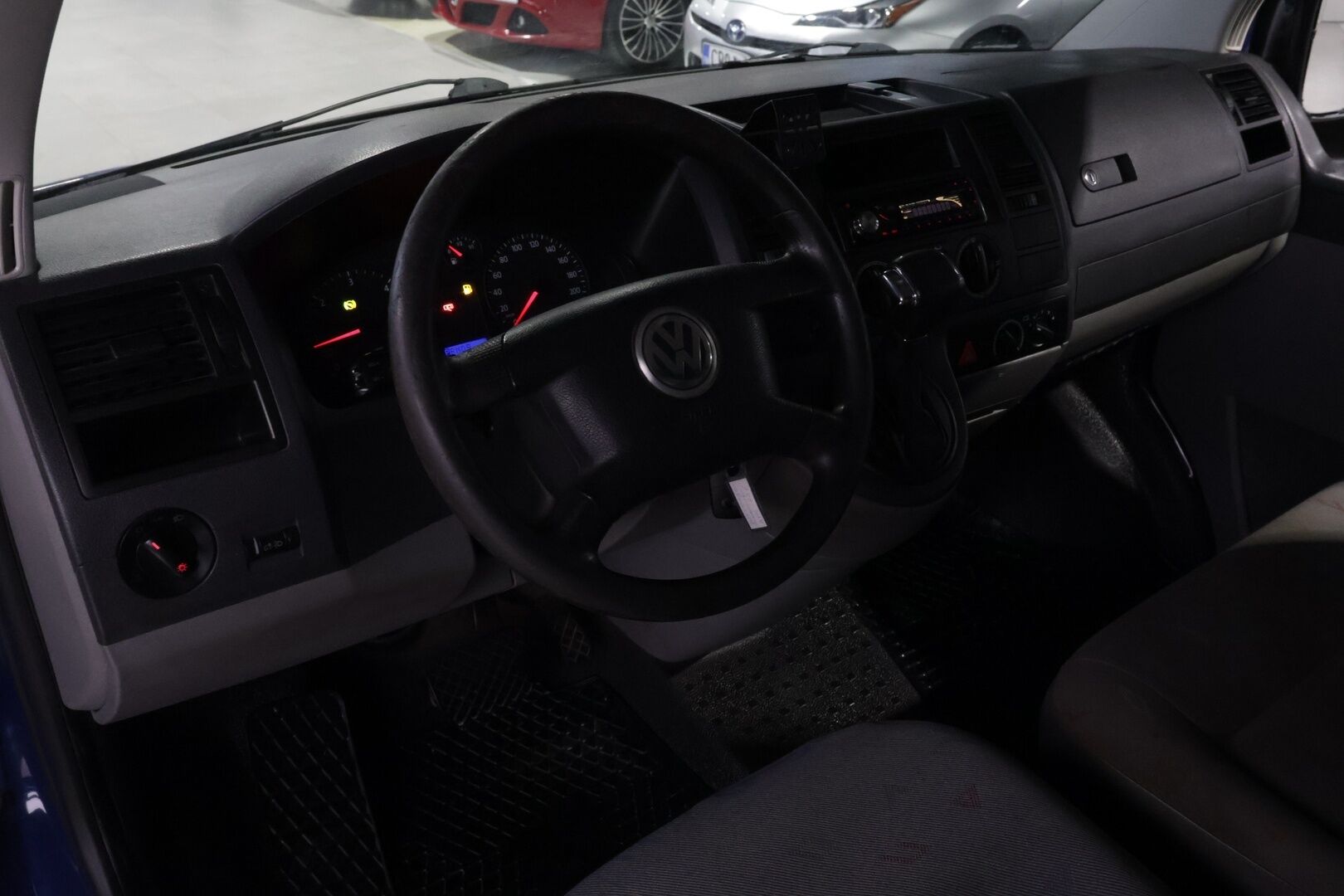 Volkswagen Transporter 2007 Kombi pa pitkä 2,5 TDI 96 kW aut, K+1 / Kohde myydään Huutokaupat.comissa! - | 2x Renkaat! | Läpijuostava! | Lohko! | Leimaa! |