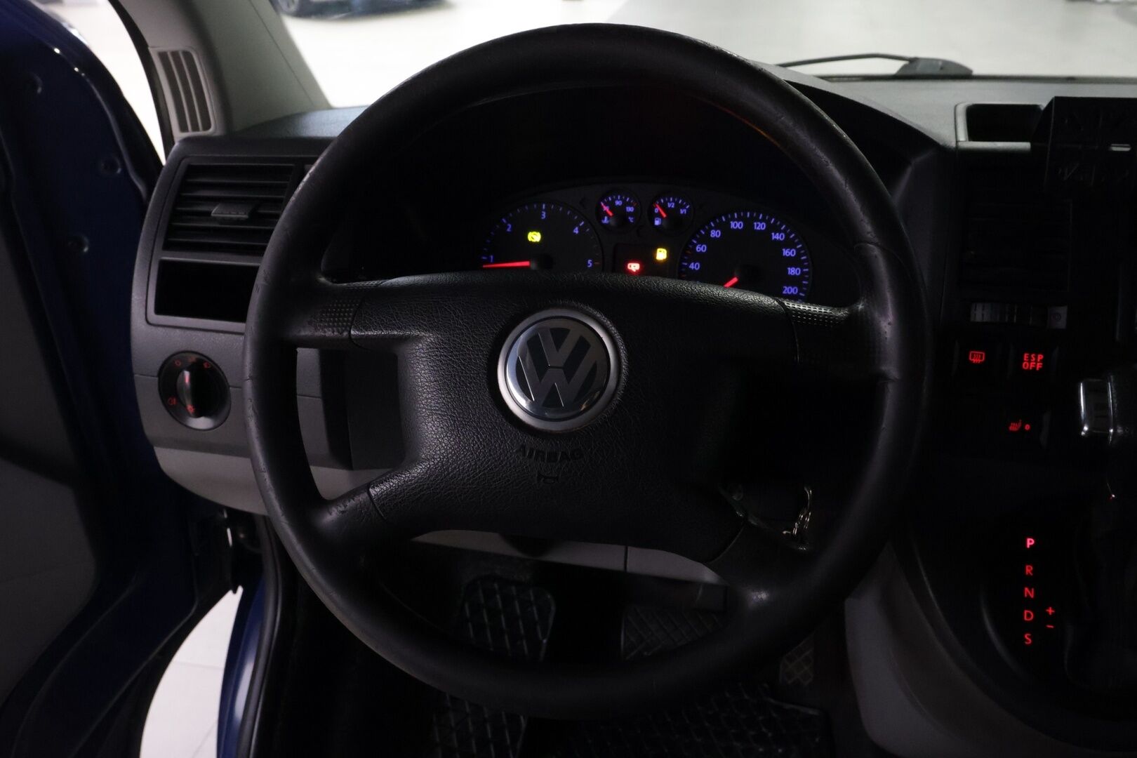 Volkswagen Transporter 2007 Kombi pa pitkä 2,5 TDI 96 kW aut, K+1 / Kohde myydään Huutokaupat.comissa! - | 2x Renkaat! | Läpijuostava! | Lohko! | Leimaa! |