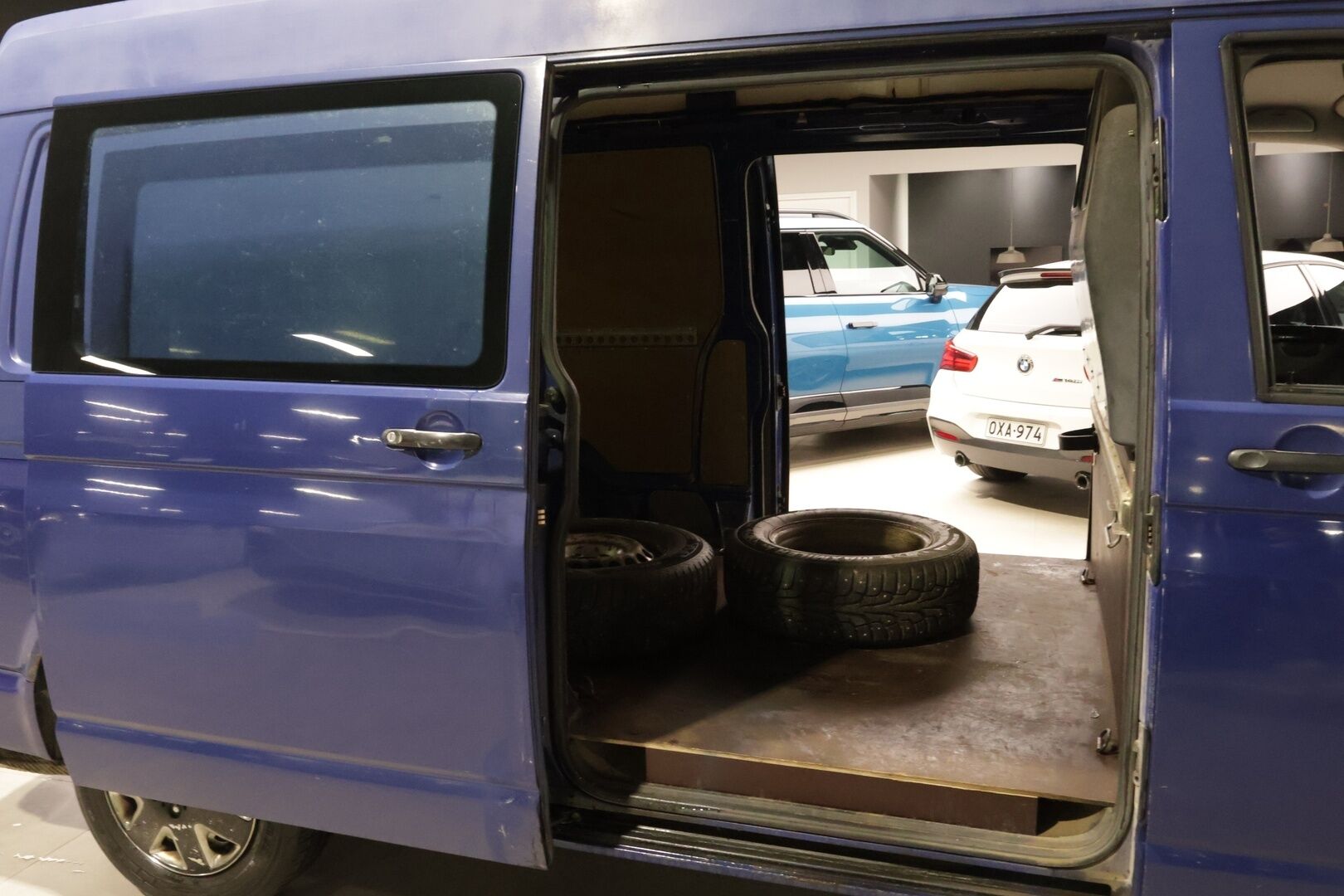 Volkswagen Transporter 2007 Kombi pa pitkä 2,5 TDI 96 kW aut, K+1 / Kohde myydään Huutokaupat.comissa! - | 2x Renkaat! | Läpijuostava! | Lohko! | Leimaa! |