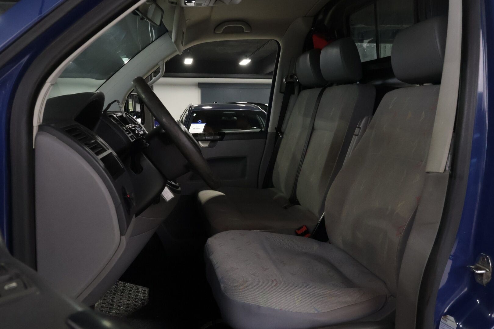 Volkswagen Transporter 2007 Kombi pa pitkä 2,5 TDI 96 kW aut, K+1 / Kohde myydään Huutokaupat.comissa! - | 2x Renkaat! | Läpijuostava! | Lohko! | Leimaa! |