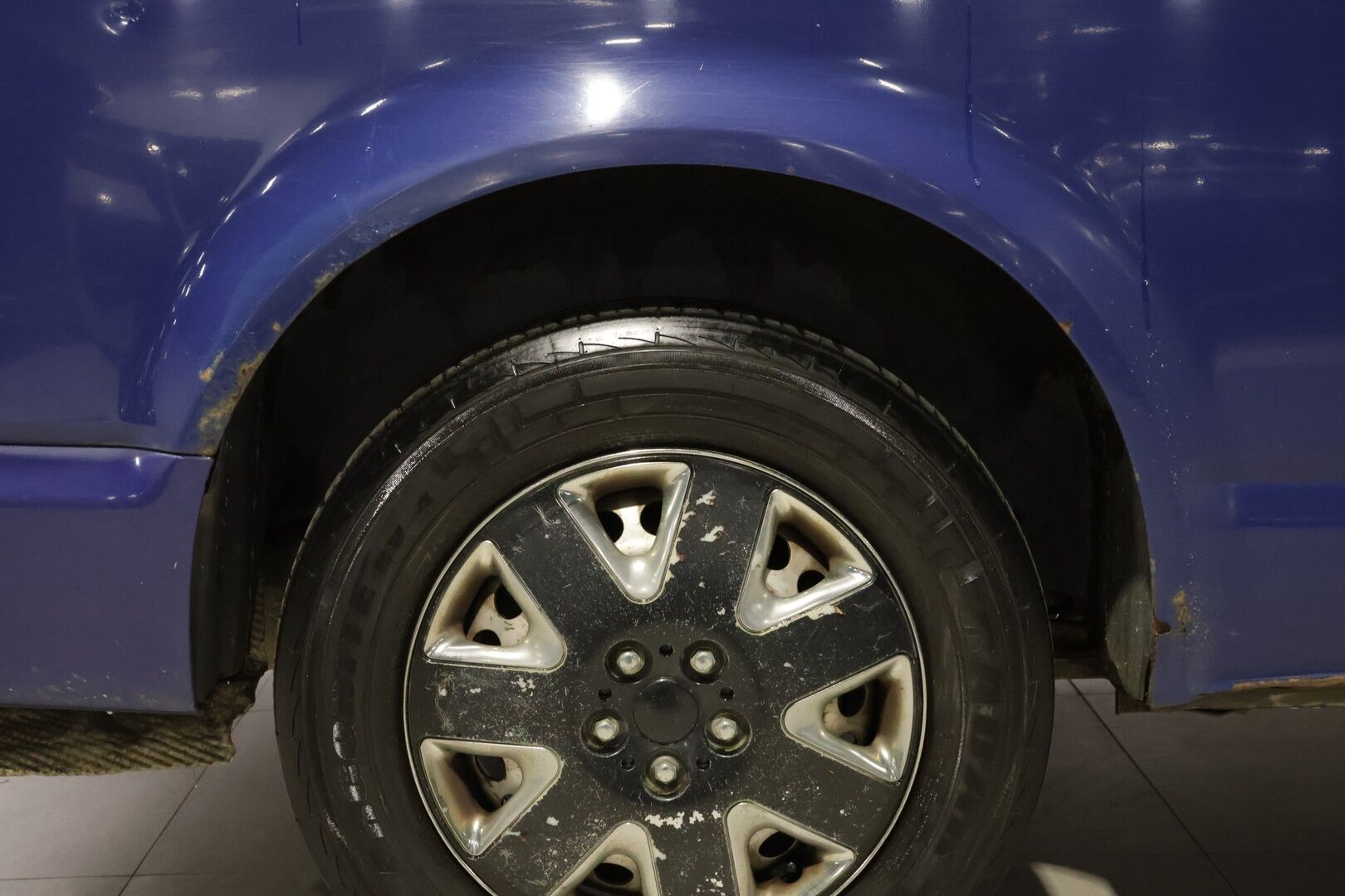 Volkswagen Transporter 2007 Kombi pa pitkä 2,5 TDI 96 kW aut, K+1 / Kohde myydään Huutokaupat.comissa! - | 2x Renkaat! | Läpijuostava! | Lohko! | Leimaa! |