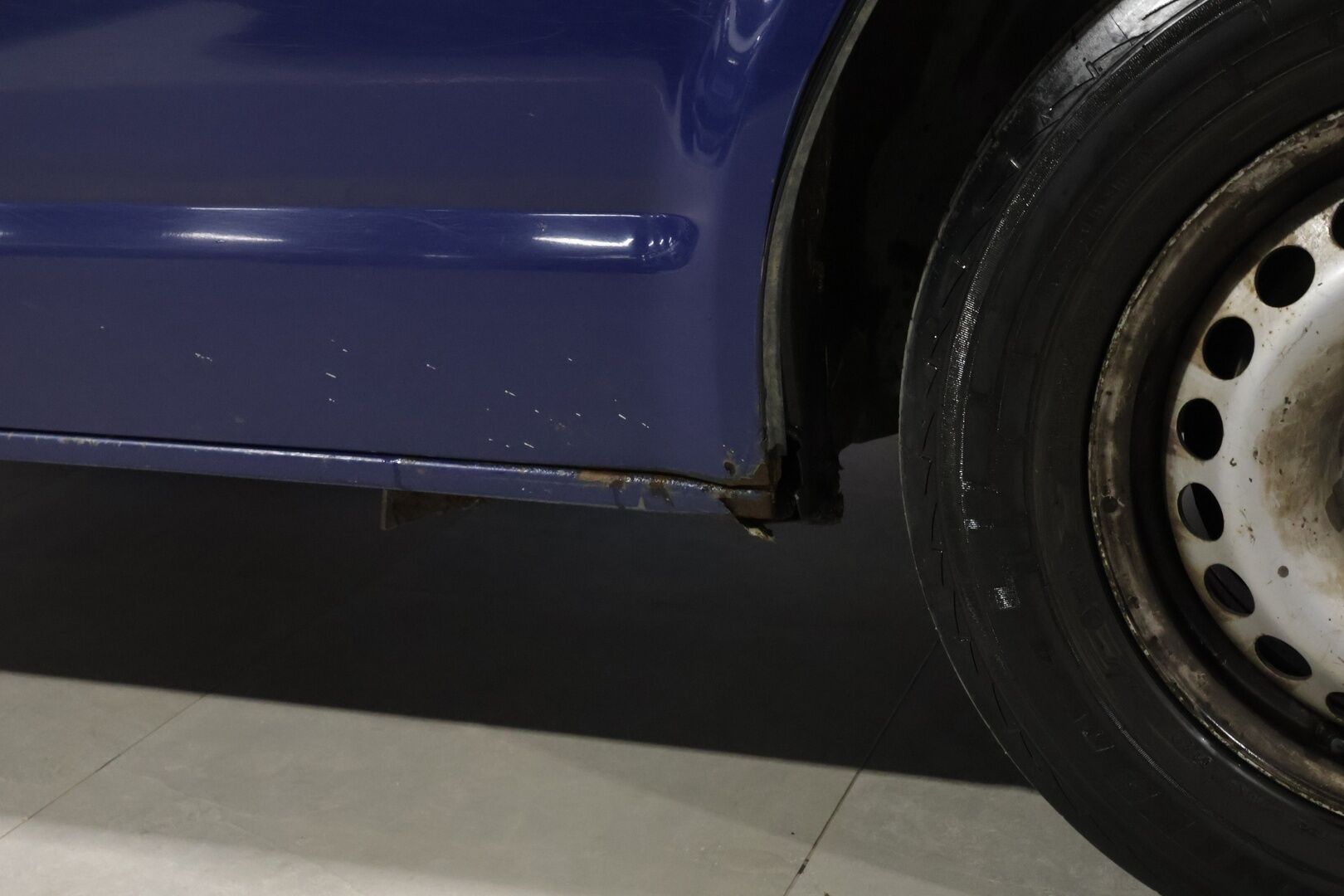 Volkswagen Transporter 2007 Kombi pa pitkä 2,5 TDI 96 kW aut, K+1 / Kohde myydään Huutokaupat.comissa! - | 2x Renkaat! | Läpijuostava! | Lohko! | Leimaa! |