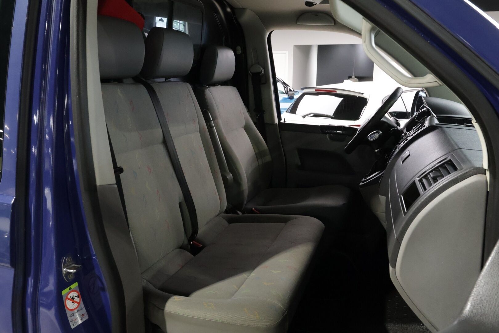 Volkswagen Transporter 2007 Kombi pa pitkä 2,5 TDI 96 kW aut, K+1 / Kohde myydään Huutokaupat.comissa! - | 2x Renkaat! | Läpijuostava! | Lohko! | Leimaa! |