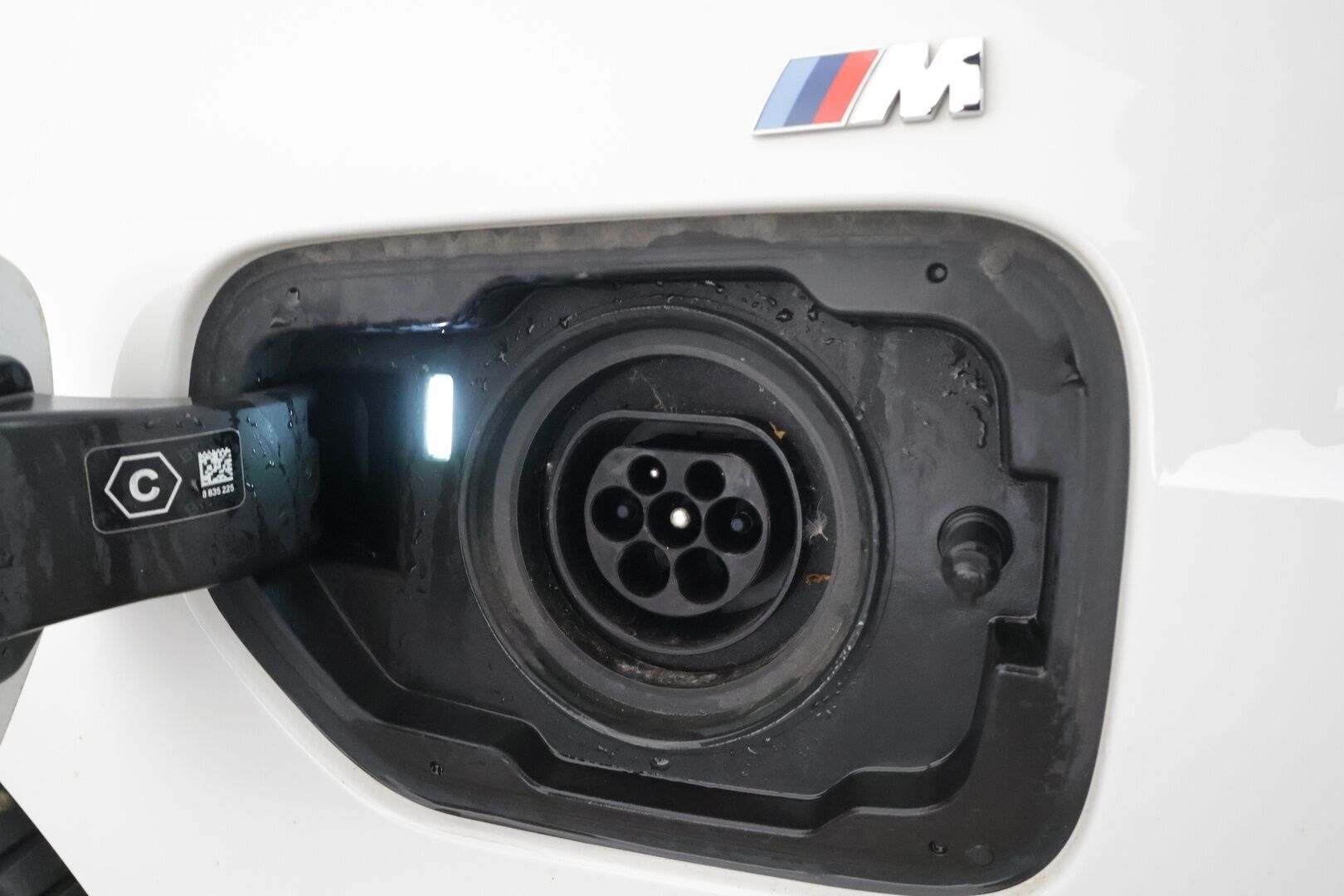 BMW 330 2021 G20 Sedan 330e A Charged Edition M Sport * Hifi / Koukku / Vakkari / P.tutkat / Sporttipenkit / Adaptiivinen alusta * - 1.Om Suomi-auto / Kahdet renkaat aluvanteilla / Hyvät varusteet