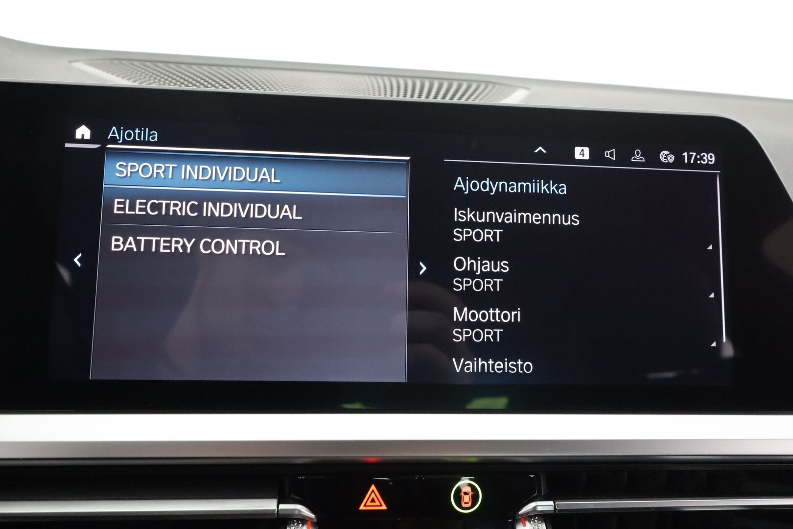 BMW 330 2021 G20 Sedan 330e A Charged Edition M Sport * Hifi / Koukku / Vakkari / P.tutkat / Sporttipenkit / Adaptiivinen alusta * - 1.Om Suomi-auto / Kahdet renkaat aluvanteilla / Hyvät varusteet