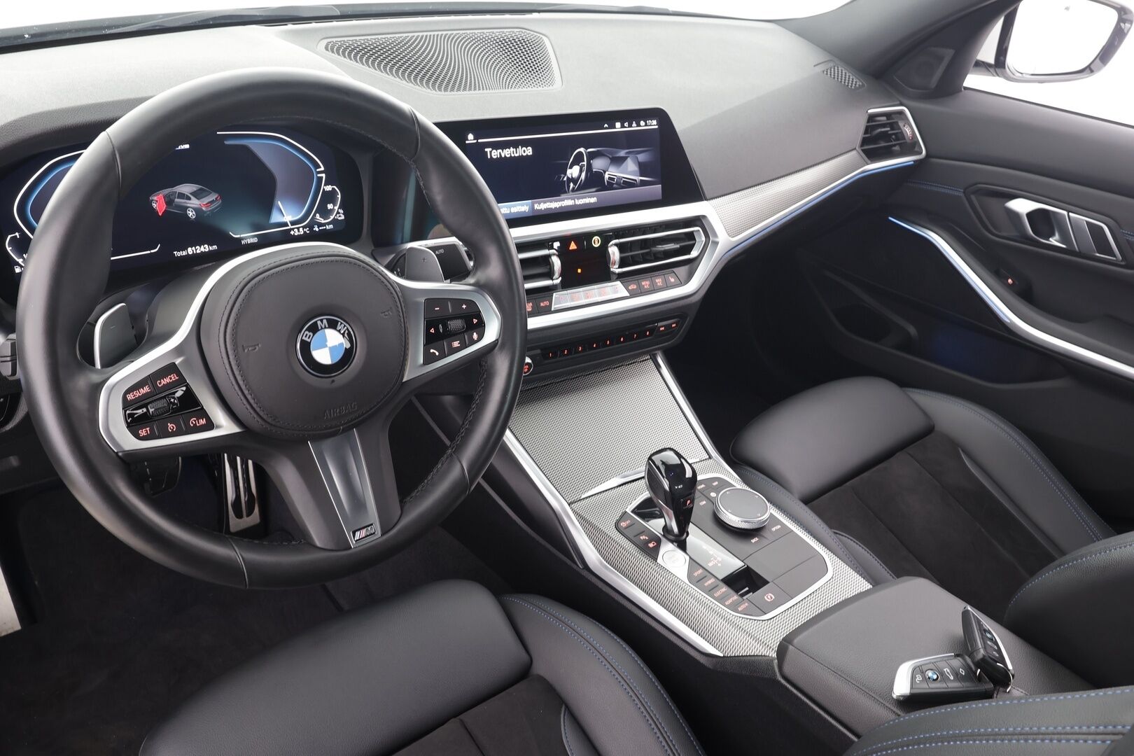 BMW 330 2021 G20 Sedan 330e A Charged Edition M Sport * Hifi / Koukku / Vakkari / P.tutkat / Sporttipenkit / Adaptiivinen alusta * - 1.Om Suomi-auto / Kahdet renkaat aluvanteilla / Hyvät varusteet