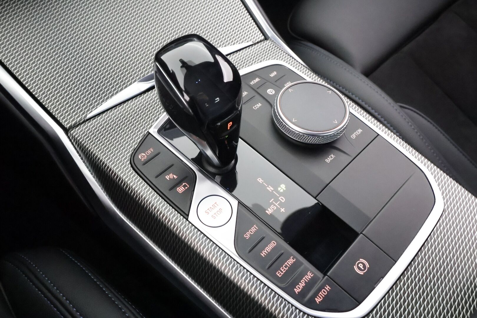 BMW 330 2021 G20 Sedan 330e A Charged Edition M Sport * Hifi / Koukku / Vakkari / P.tutkat / Sporttipenkit / Adaptiivinen alusta * - 1.Om Suomi-auto / Kahdet renkaat aluvanteilla / Hyvät varusteet