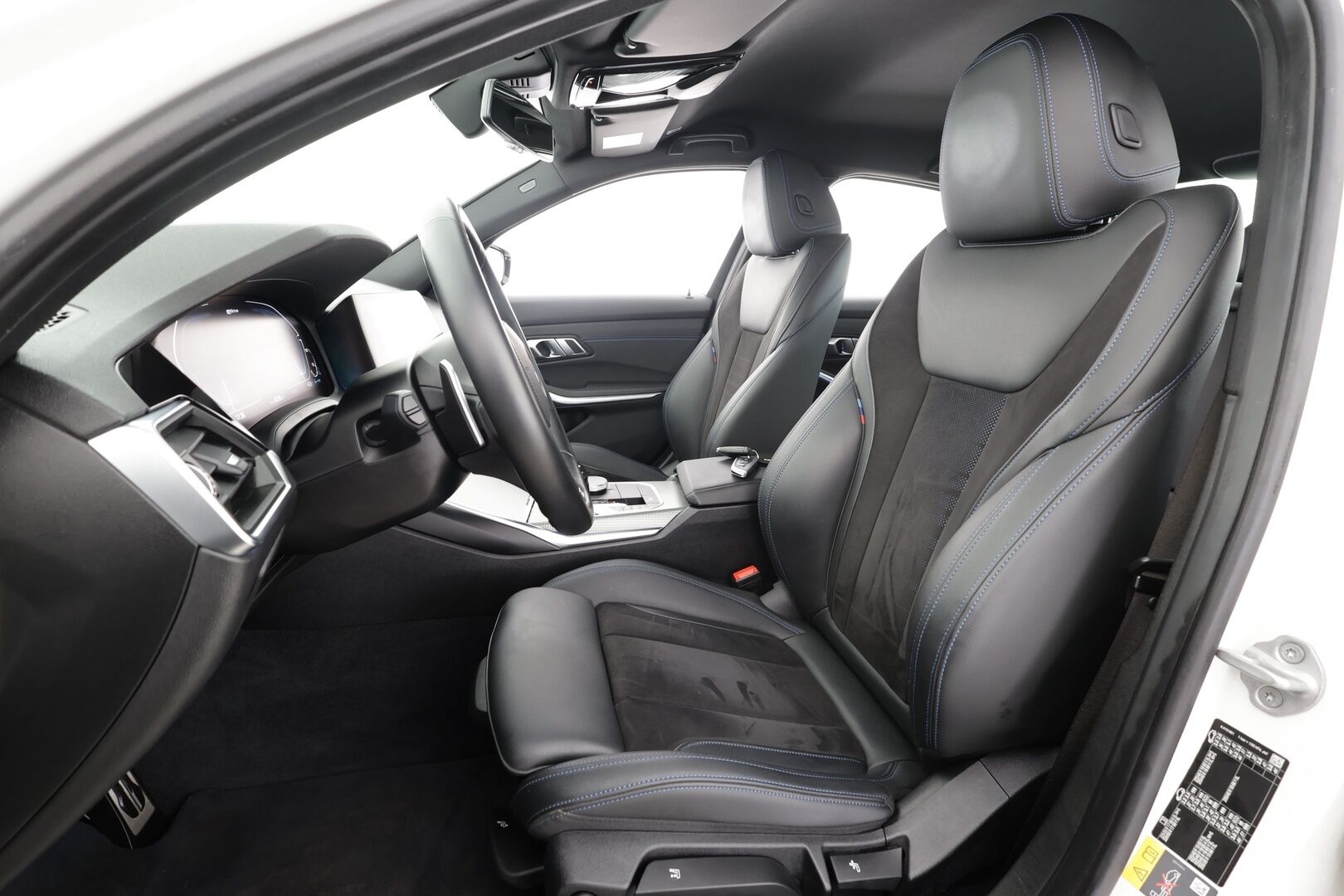 BMW 330 2021 G20 Sedan 330e A Charged Edition M Sport * Hifi / Koukku / Vakkari / P.tutkat / Sporttipenkit / Adaptiivinen alusta * - 1.Om Suomi-auto / Kahdet renkaat aluvanteilla / Hyvät varusteet