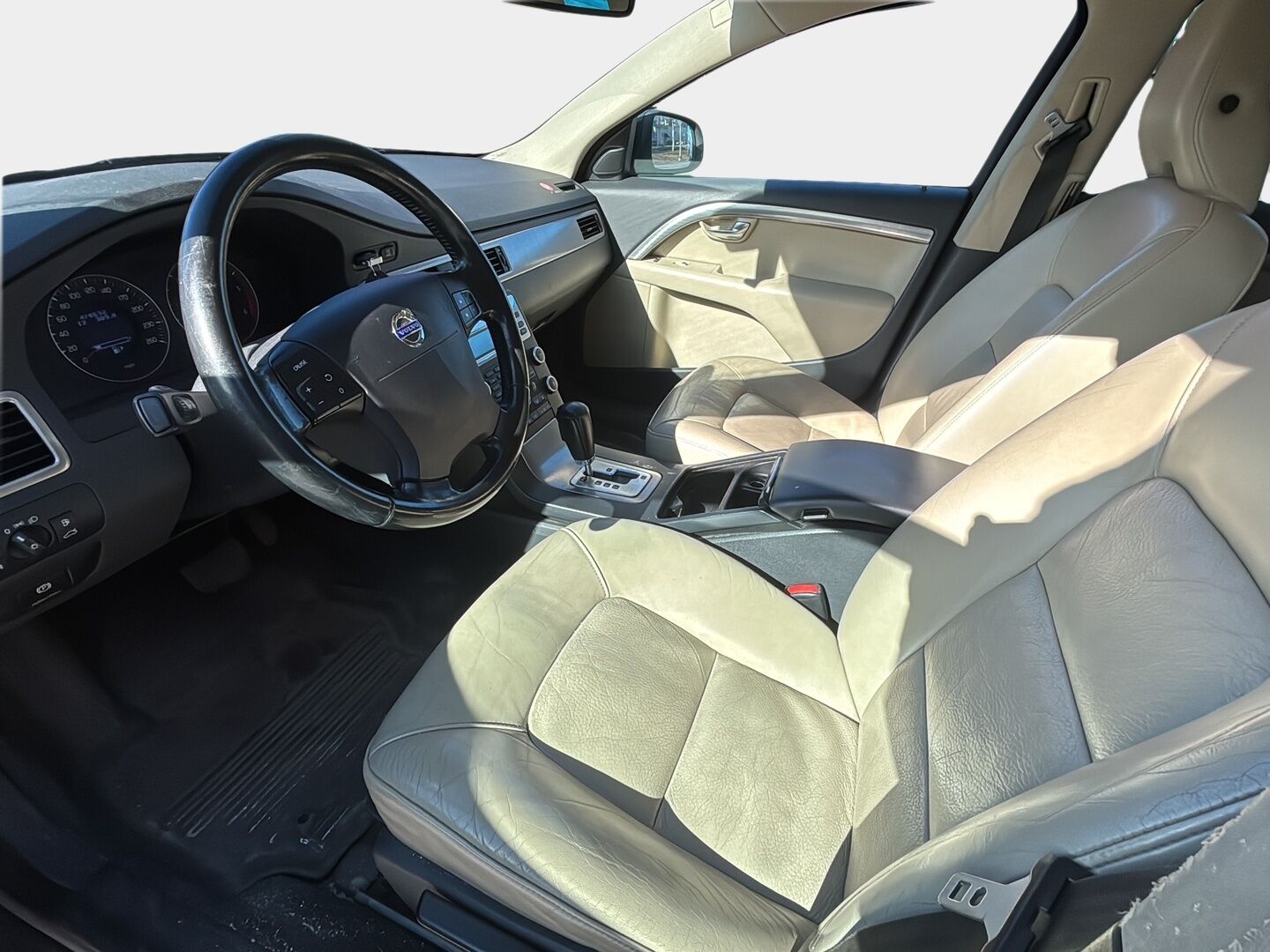 Volvo V70 2009 2,4D Momentum aut- YritysOutlet - Myydään vain yrityksille - Webasto / Vetokoukku / 2x renkaat / Hyvä huoltohistoria