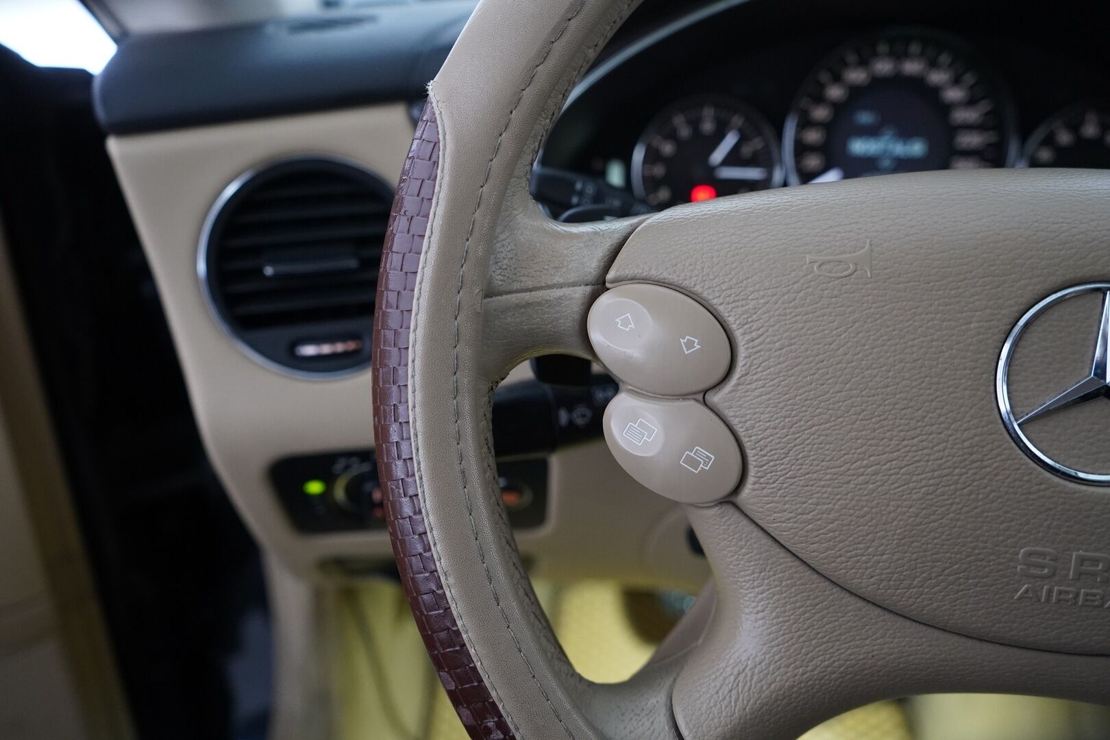 Mercedes-Benz CLS 2007 350 CGI *Myydään huutokaupat.com sivulla* - Lohkolämmitin / Peruutuskamera / Bluetooth / Vakionopeudensäädin /  Muistipenkki / Navi / Nahkasisusta / Suomi-auto 
