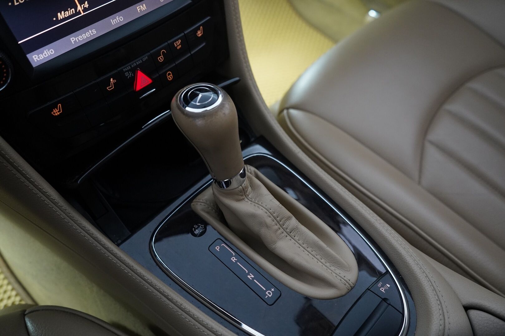 Mercedes-Benz CLS 2007 350 CGI *Myydään huutokaupat.com sivulla* - Lohkolämmitin / Peruutuskamera / Bluetooth / Vakionopeudensäädin /  Muistipenkki / Navi / Nahkasisusta / Suomi-auto 