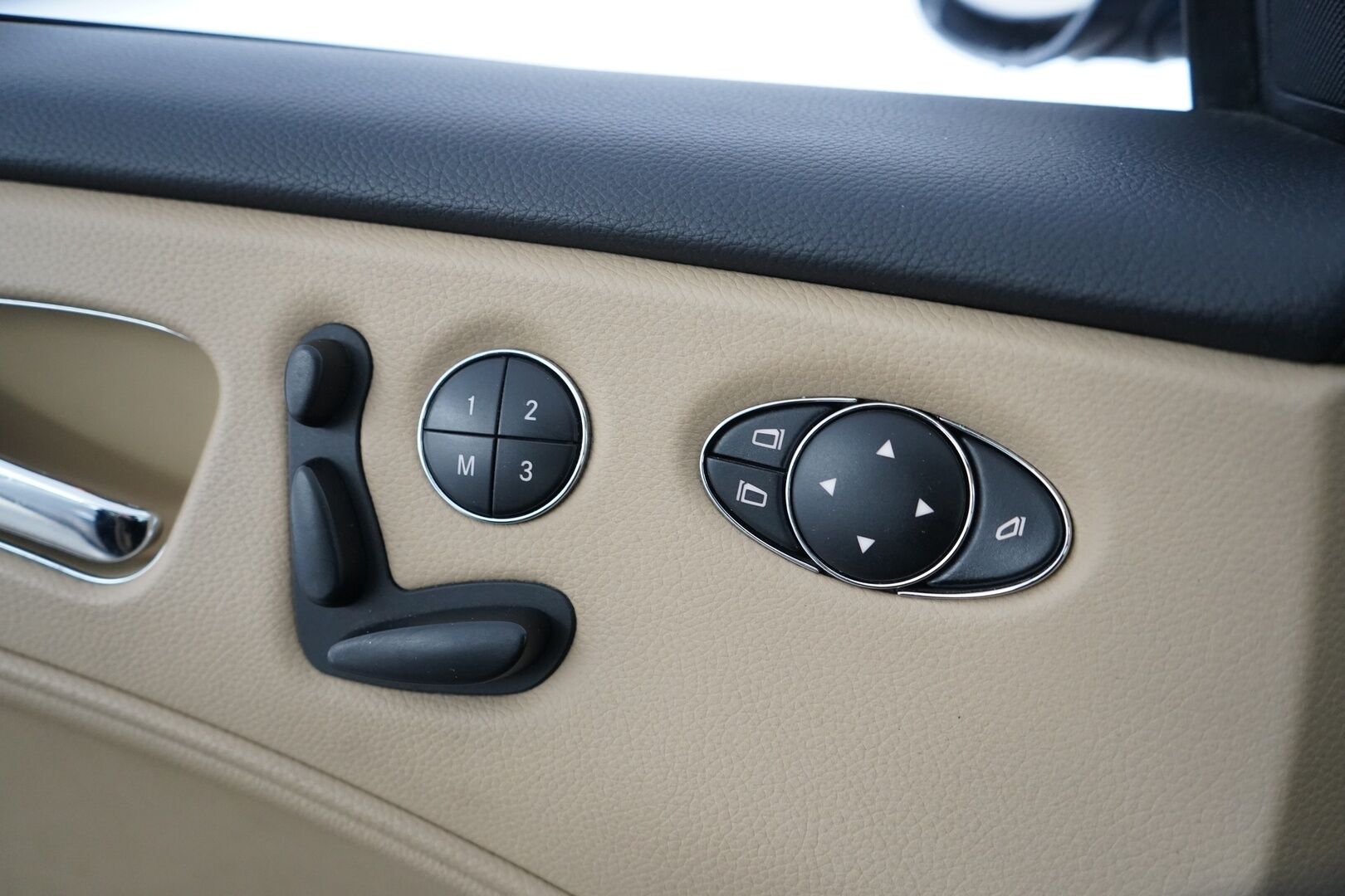 Mercedes-Benz CLS 2007 350 CGI *Myydään huutokaupat.com sivulla* - Lohkolämmitin / Peruutuskamera / Bluetooth / Vakionopeudensäädin /  Muistipenkki / Navi / Nahkasisusta / Suomi-auto 