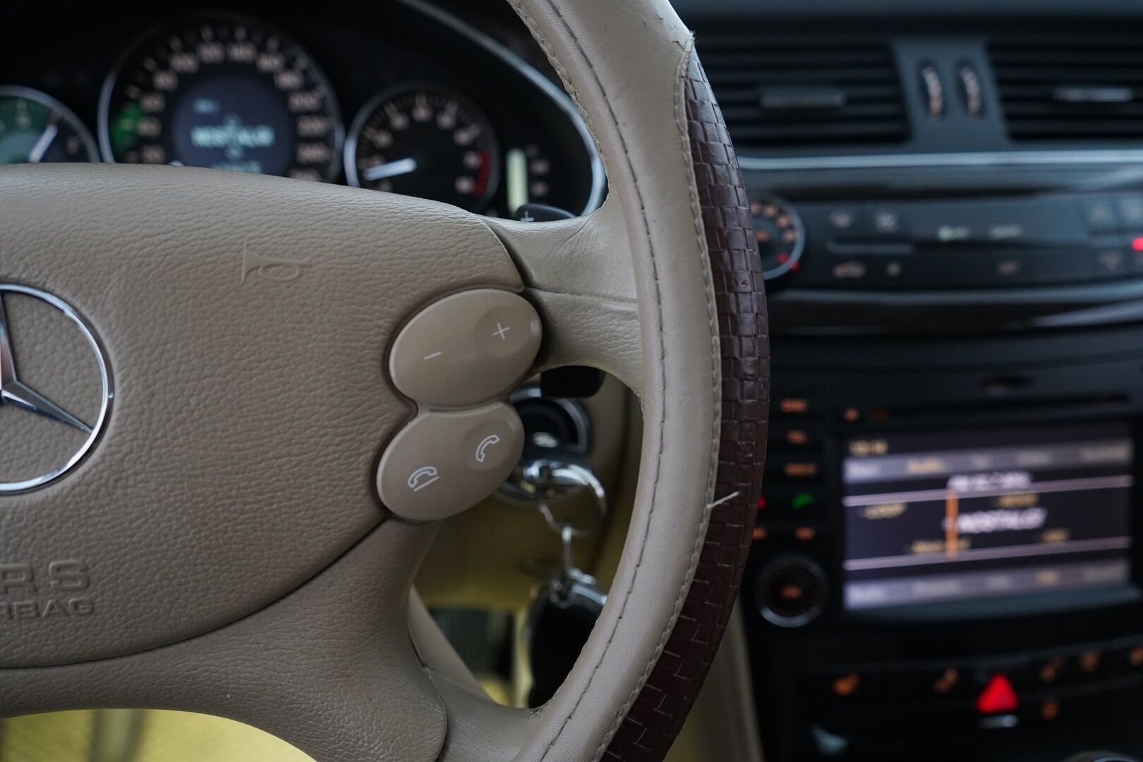 Mercedes-Benz CLS 2007 350 CGI *Myydään huutokaupat.com sivulla* - Lohkolämmitin / Peruutuskamera / Bluetooth / Vakionopeudensäädin /  Muistipenkki / Navi / Nahkasisusta / Suomi-auto 