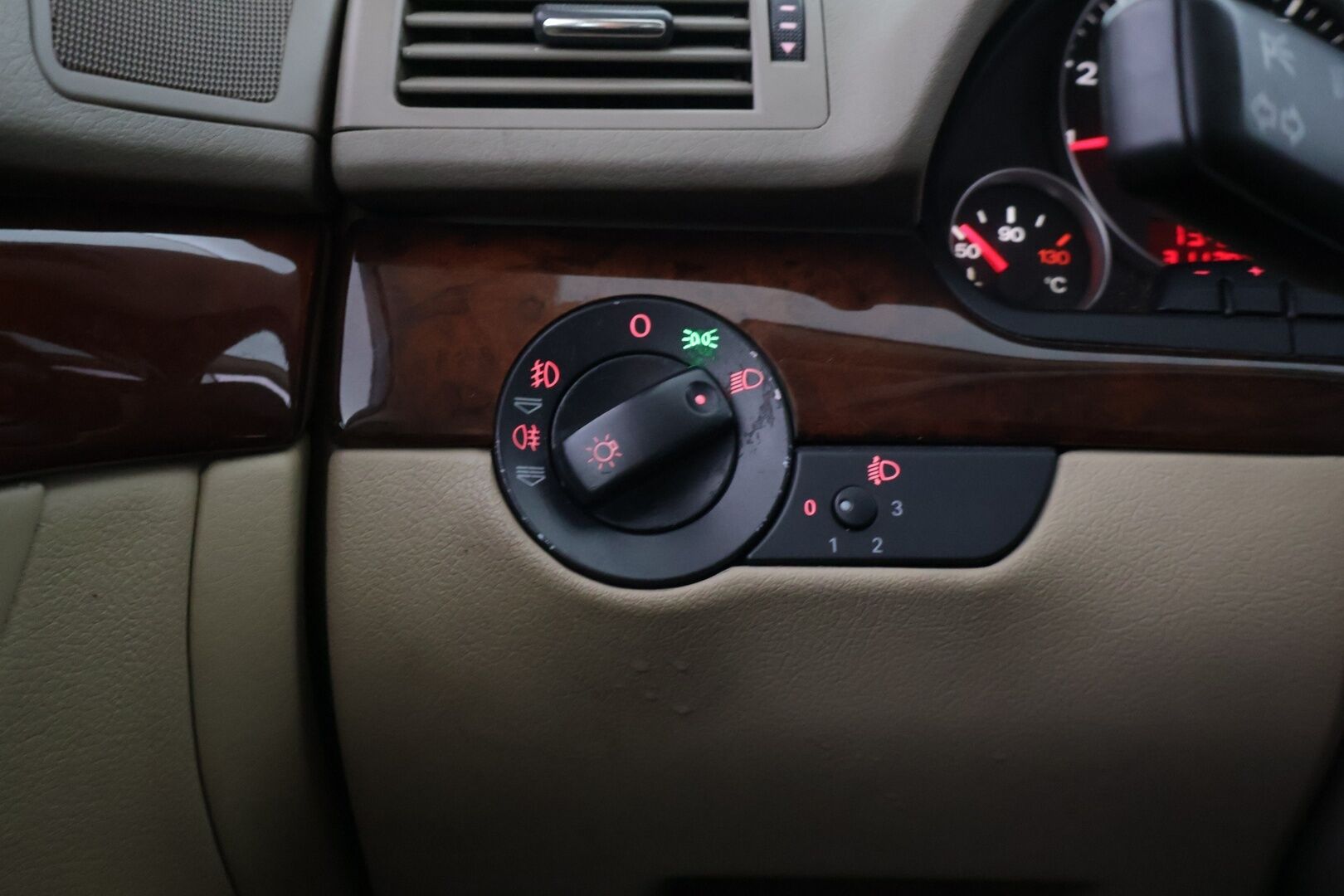 Audi A4 2005 B7 SEDAN 1.8T A 120kw *YritysOutlet - Myydään vain yrityksille* - *Pitkä leima / Juuri huollettu merkkiliikkeessä / Kahdet renkaat aluvanteilla * - Osta nyt, maksa vasta ensi vuonna