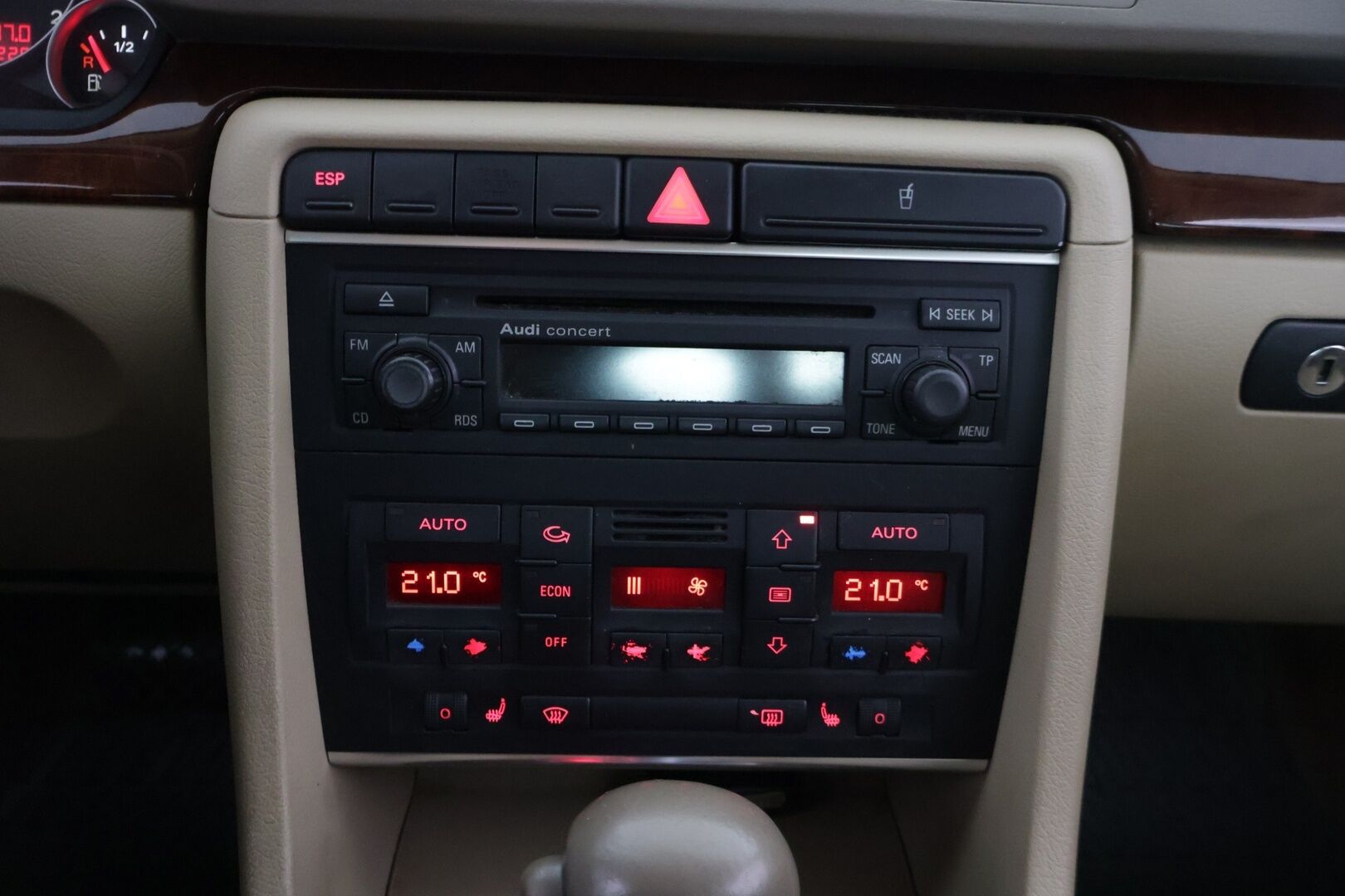 Audi A4 2005 B7 SEDAN 1.8T A 120kw *YritysOutlet - Myydään vain yrityksille* - *Pitkä leima / Juuri huollettu merkkiliikkeessä / Kahdet renkaat aluvanteilla * - Osta nyt, maksa vasta ensi vuonna