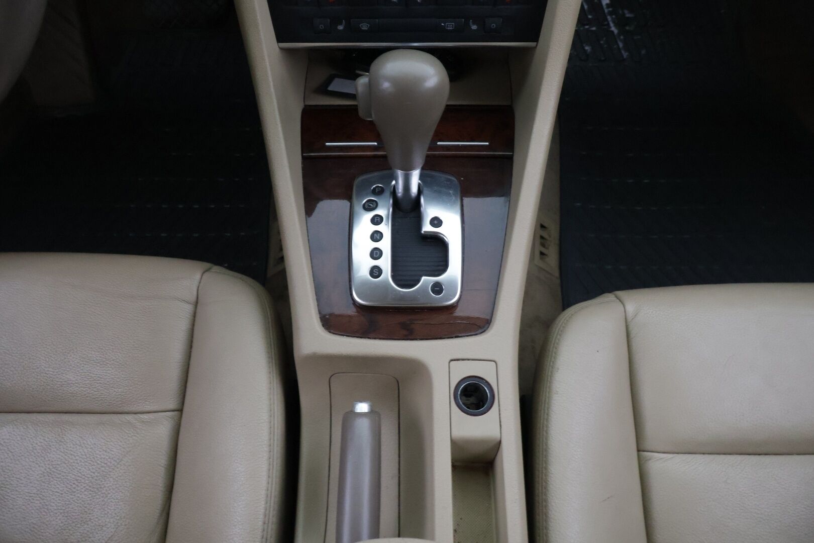 Audi A4 2005 B7 SEDAN 1.8T A 120kw *YritysOutlet - Myydään vain yrityksille* - *Pitkä leima / Juuri huollettu merkkiliikkeessä / Kahdet renkaat aluvanteilla * - Osta nyt, maksa vasta ensi vuonna