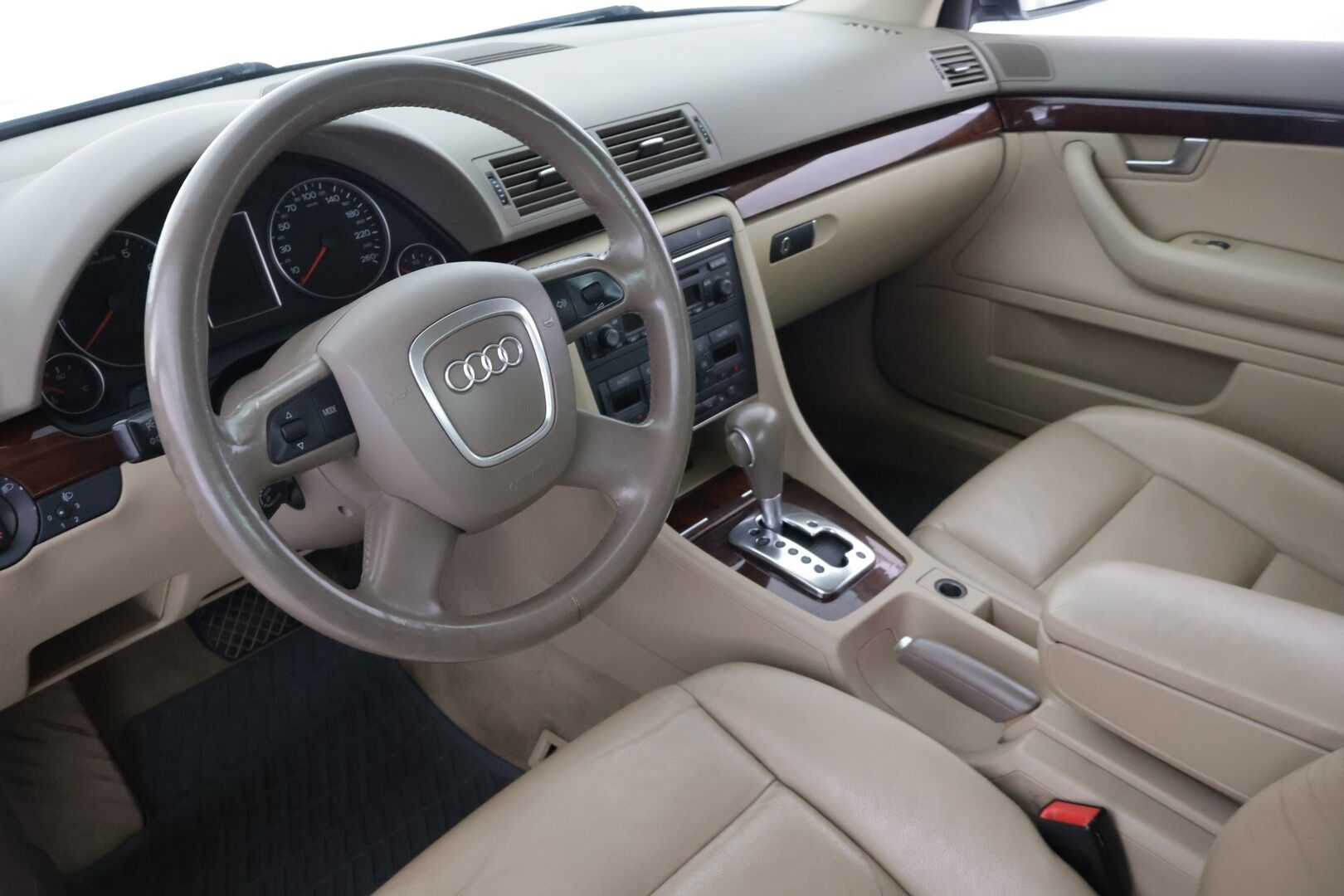 Audi A4 2005 B7 SEDAN 1.8T A 120kw *YritysOutlet - Myydään vain yrityksille* - *Pitkä leima / Juuri huollettu merkkiliikkeessä / Kahdet renkaat aluvanteilla * - Osta nyt, maksa vasta ensi vuonna