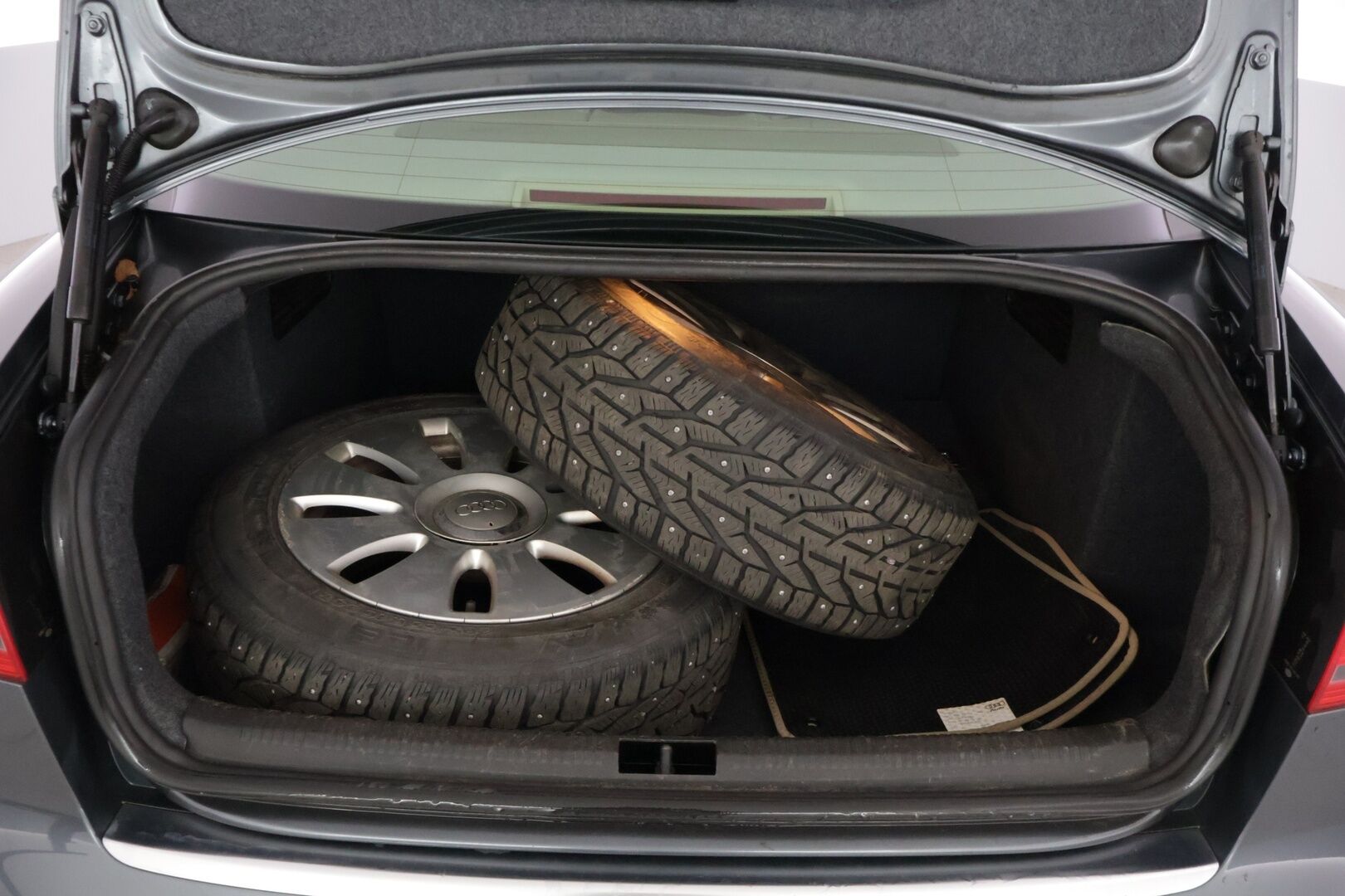 Audi A4 2005 B7 SEDAN 1.8T A 120kw *YritysOutlet - Myydään vain yrityksille* - *Pitkä leima / Juuri huollettu merkkiliikkeessä / Kahdet renkaat aluvanteilla * - Osta nyt, maksa vasta ensi vuonna