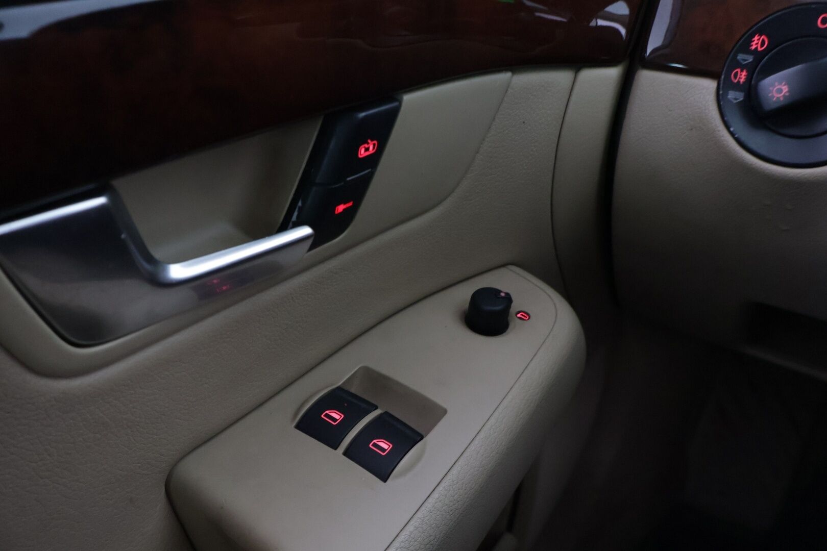 Audi A4 2005 B7 SEDAN 1.8T A 120kw *YritysOutlet - Myydään vain yrityksille* - *Pitkä leima / Juuri huollettu merkkiliikkeessä / Kahdet renkaat aluvanteilla * - Osta nyt, maksa vasta ensi vuonna