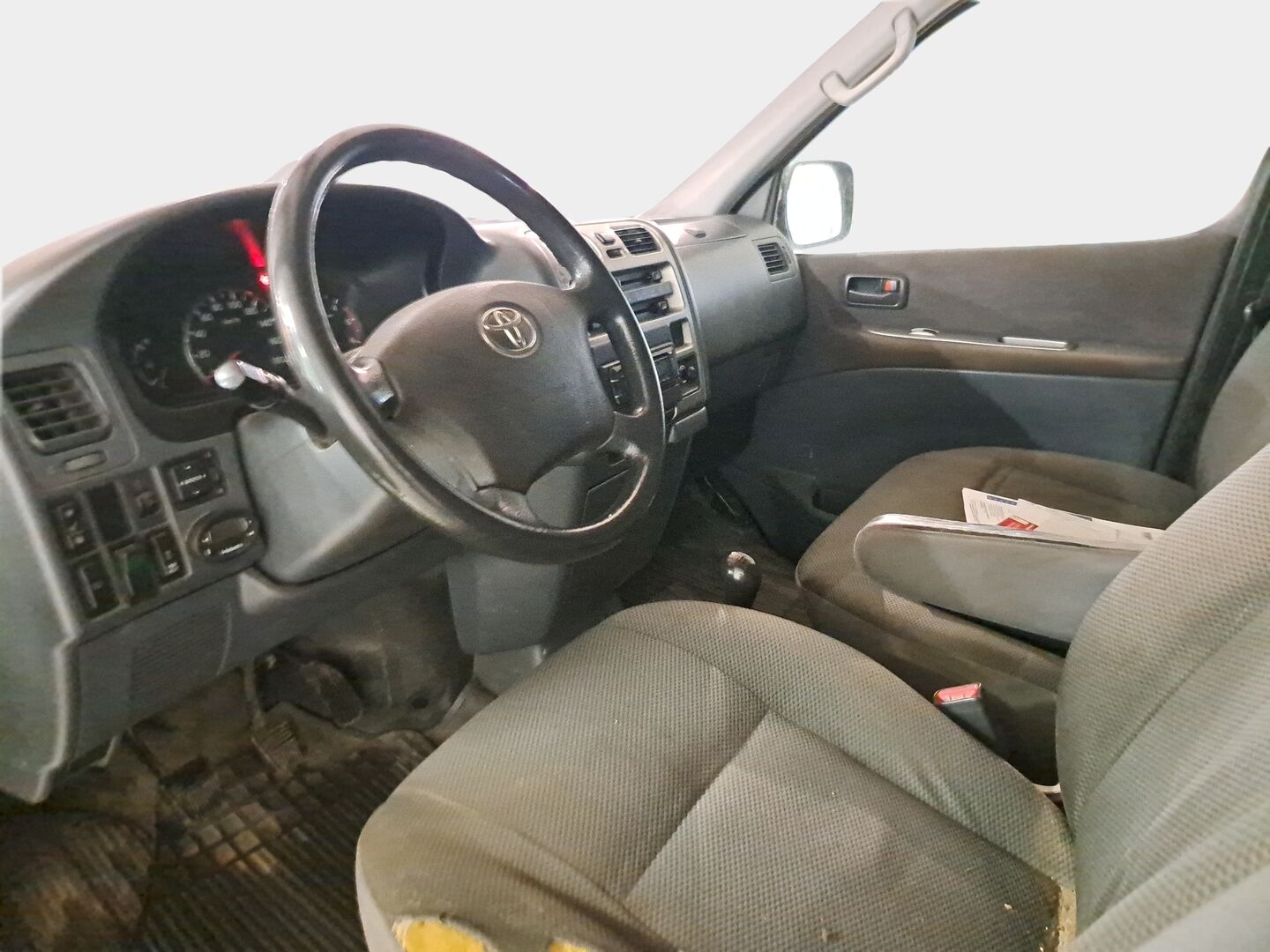 Toyota Hiace 2009 2,5 D-4D 117 5ov 4WD pitkä *Webasto / ALV / Koukku / Läpijuostava / Suomi-auto! - Todella näyttävät lisävalot / Kahdet hyvät renkaat! 