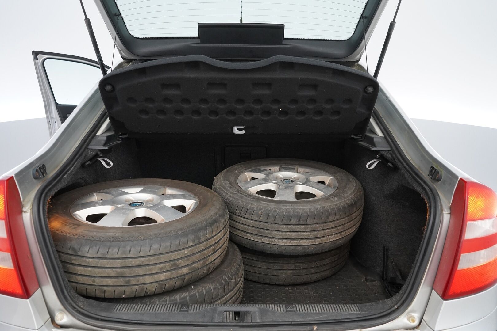 Skoda Octavia 2006 1.9 TDI Elegance *Myydään huutokaupat.com sivulla* - Vakkari / Lohko / Suomi-auto / Ilmasointi 