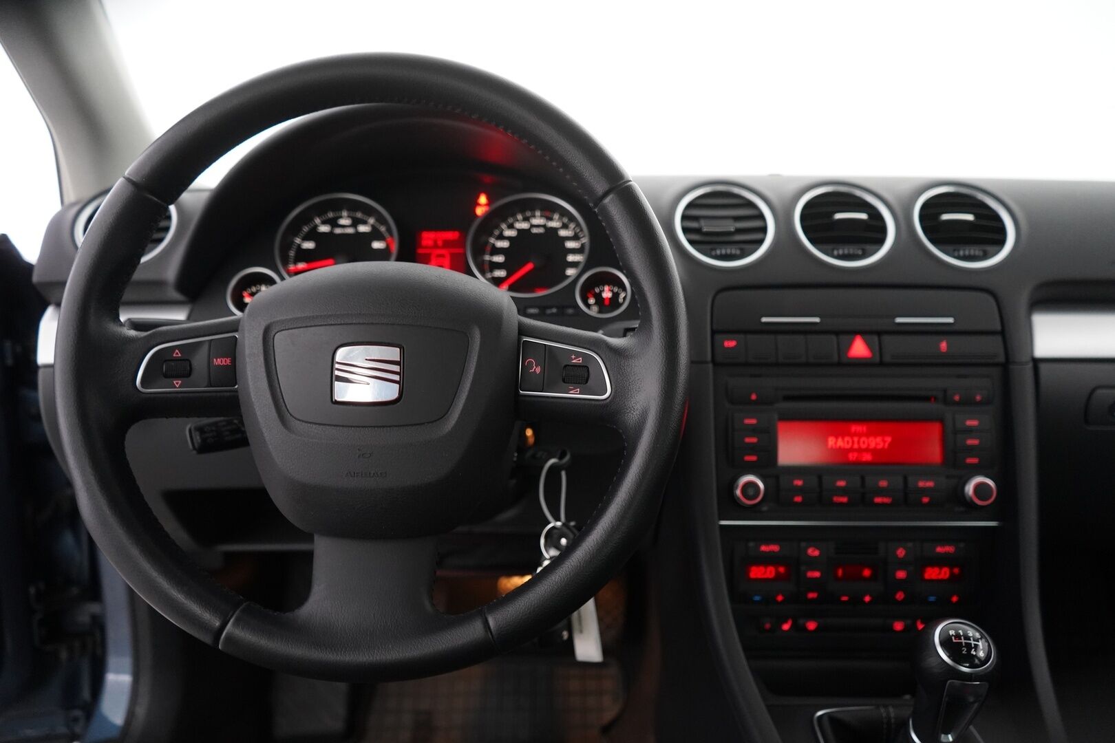 Seat Exeo 2009 2,0 TSI Style *Ilmastointi / Vakkari / Lohko* - Juuri katsastettu & Huollettu / Tehokkaammalla moottorilla / Siisti / Suomi-auto