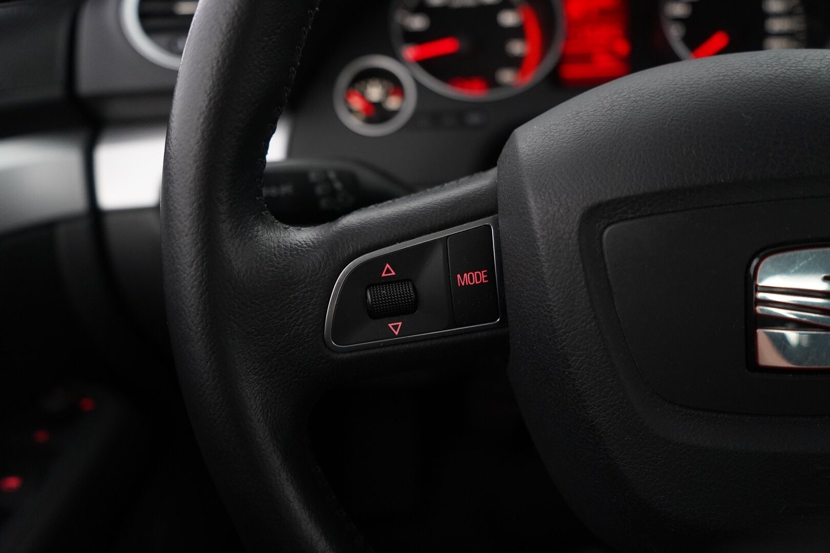 Seat Exeo 2009 2,0 TSI Style *Ilmastointi / Vakkari / Lohko* - Juuri katsastettu & Huollettu / Tehokkaammalla moottorilla / Siisti / Suomi-auto