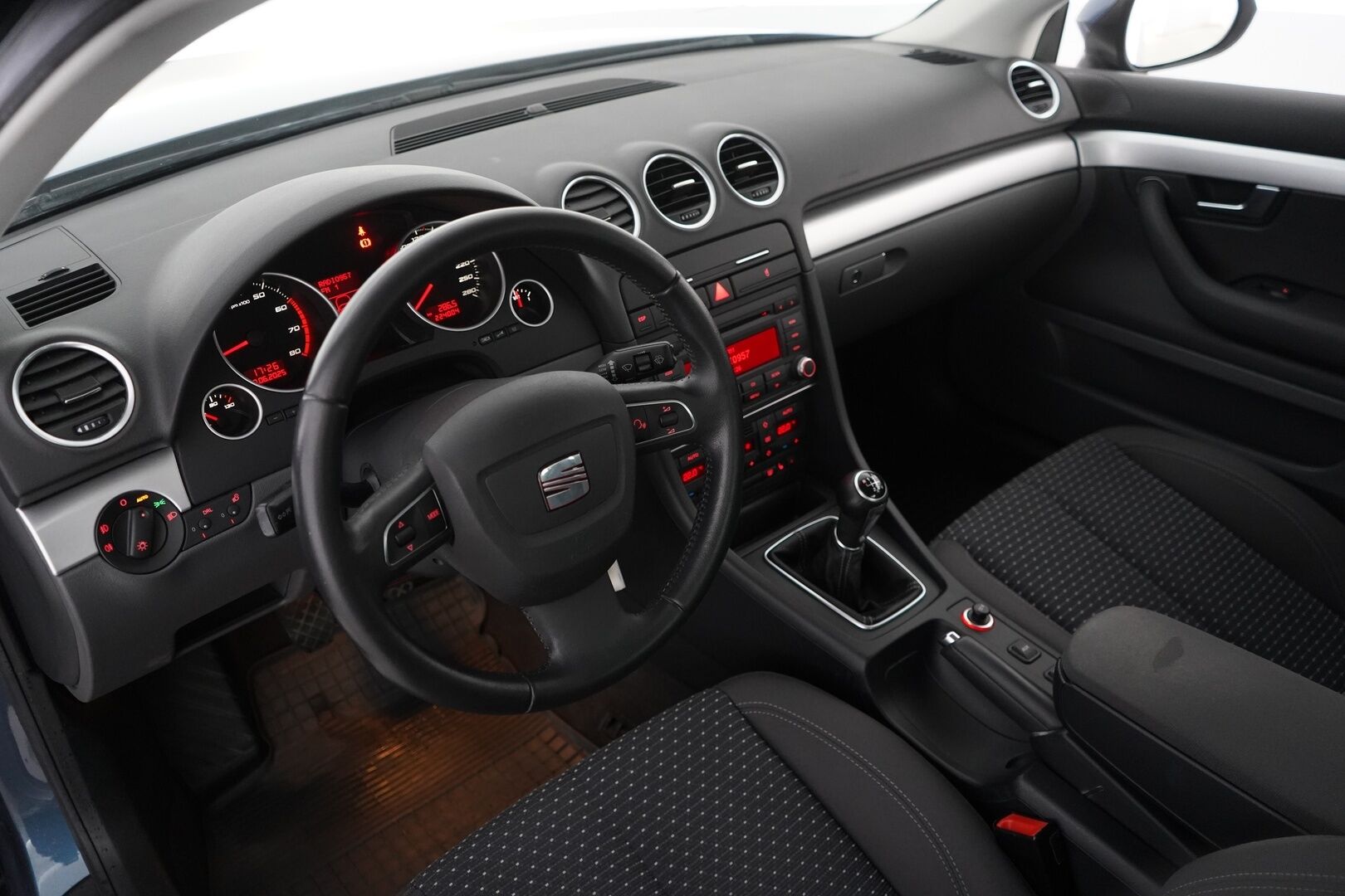 Seat Exeo 2009 2,0 TSI Style *Ilmastointi / Vakkari / Lohko* - Juuri katsastettu & Huollettu / Tehokkaammalla moottorilla / Siisti / Suomi-auto