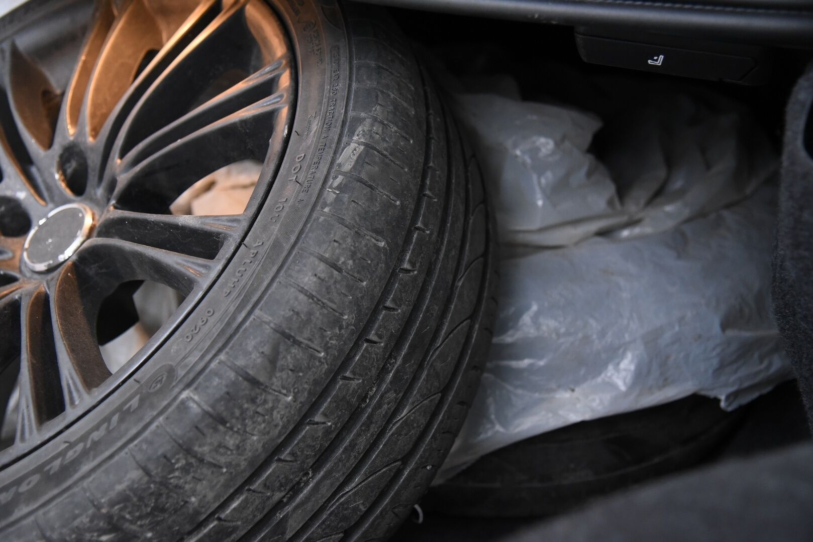 BMW 520 2010 E60 Sedan Business / Tämä auto myydään YritysOutlet -valikoimasta vain yritykselle - Lohkolämmitin+Sisäpuhallin / Bixenon / Tutkat / 2x alumiinivanteet