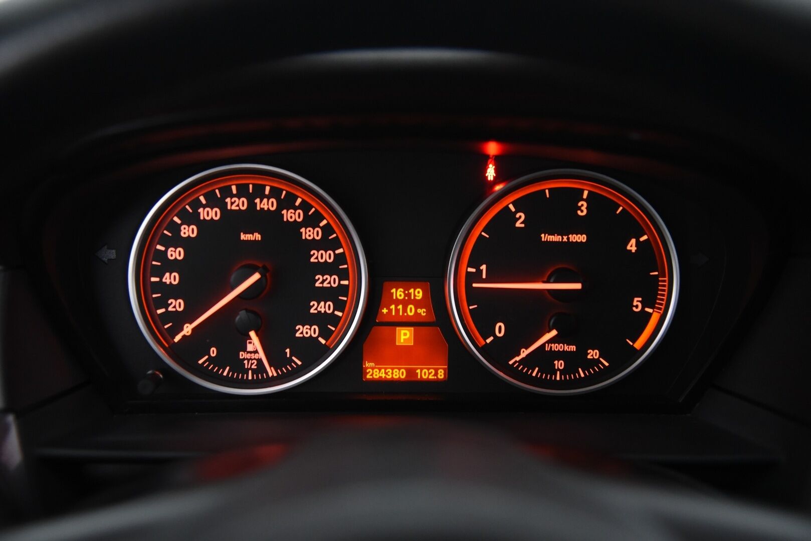 BMW 520 2010 E60 Sedan Business / Tämä auto myydään YritysOutlet -valikoimasta vain yritykselle - Lohkolämmitin+Sisäpuhallin / Bixenon / Tutkat / 2x alumiinivanteet