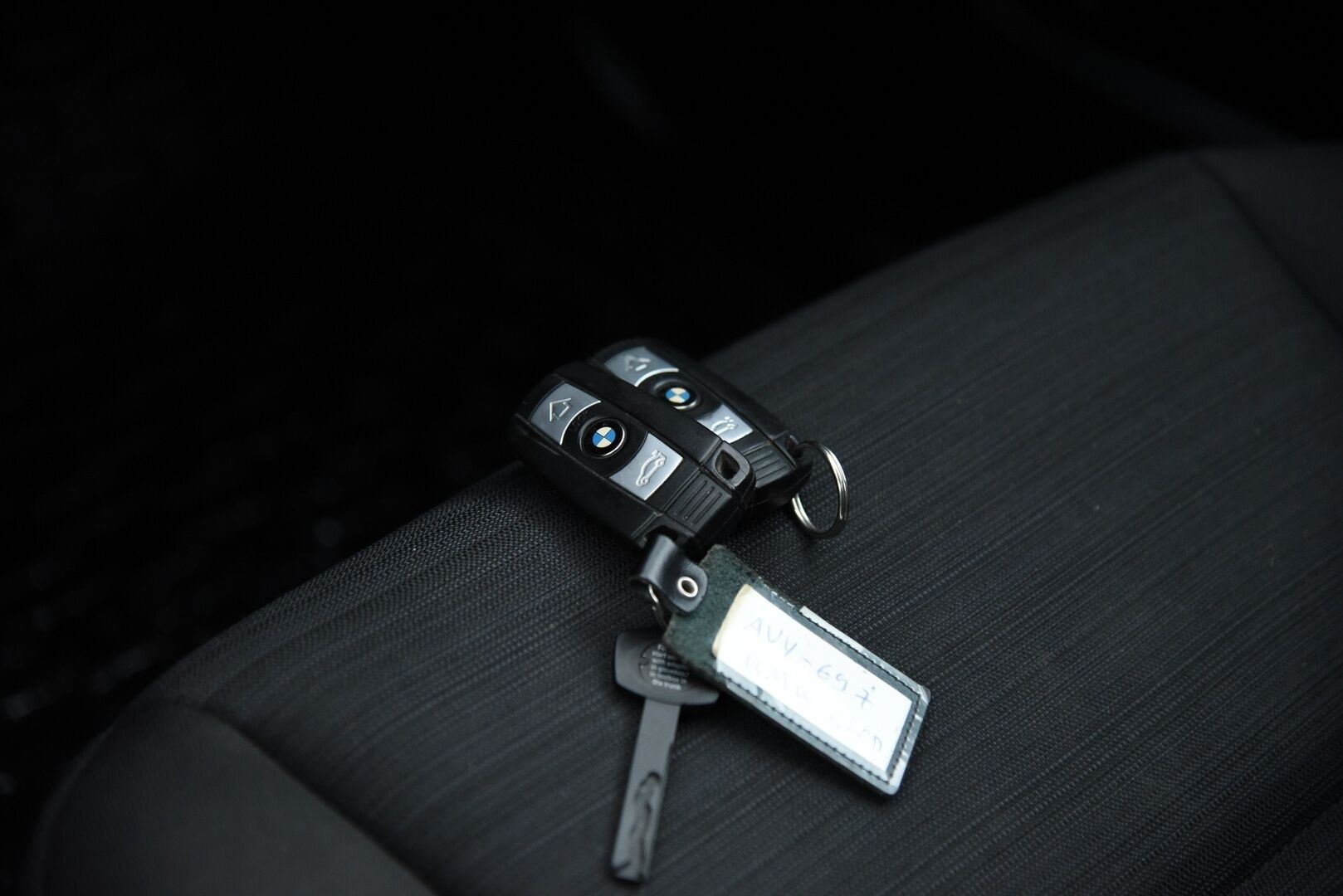 BMW 520 2010 E60 Sedan Business / Tämä auto myydään YritysOutlet -valikoimasta vain yritykselle - Lohkolämmitin+Sisäpuhallin / Bixenon / Tutkat / 2x alumiinivanteet