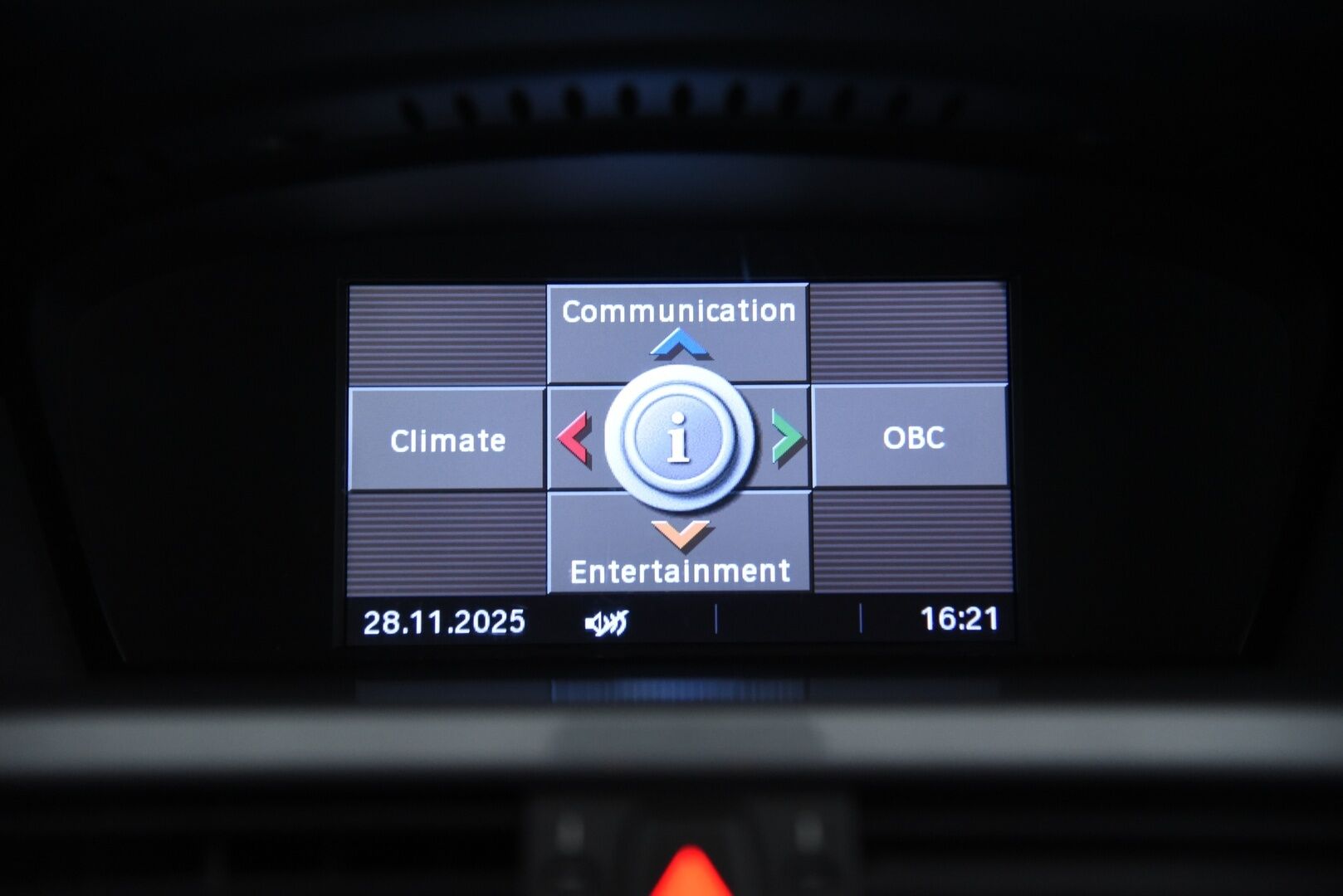 BMW 520 2010 E60 Sedan Business / Tämä auto myydään YritysOutlet -valikoimasta vain yritykselle - Lohkolämmitin+Sisäpuhallin / Bixenon / Tutkat / 2x alumiinivanteet