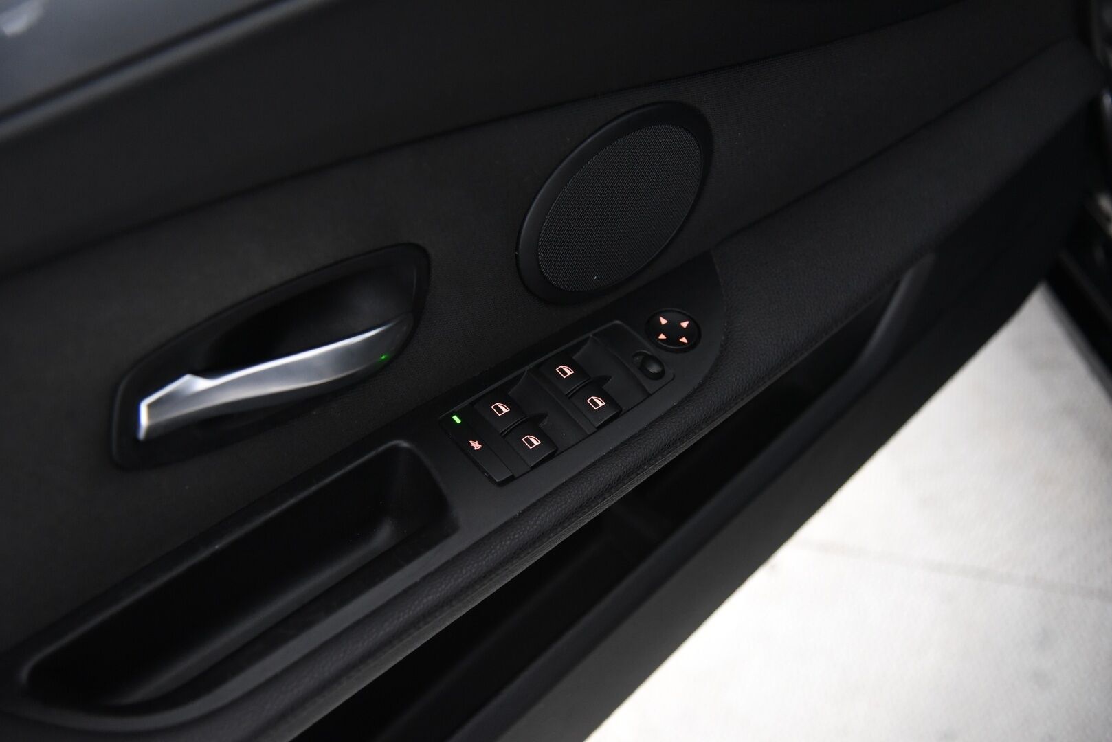 BMW 520 2010 E60 Sedan Business / Tämä auto myydään YritysOutlet -valikoimasta vain yritykselle - Lohkolämmitin+Sisäpuhallin / Bixenon / Tutkat / 2x alumiinivanteet