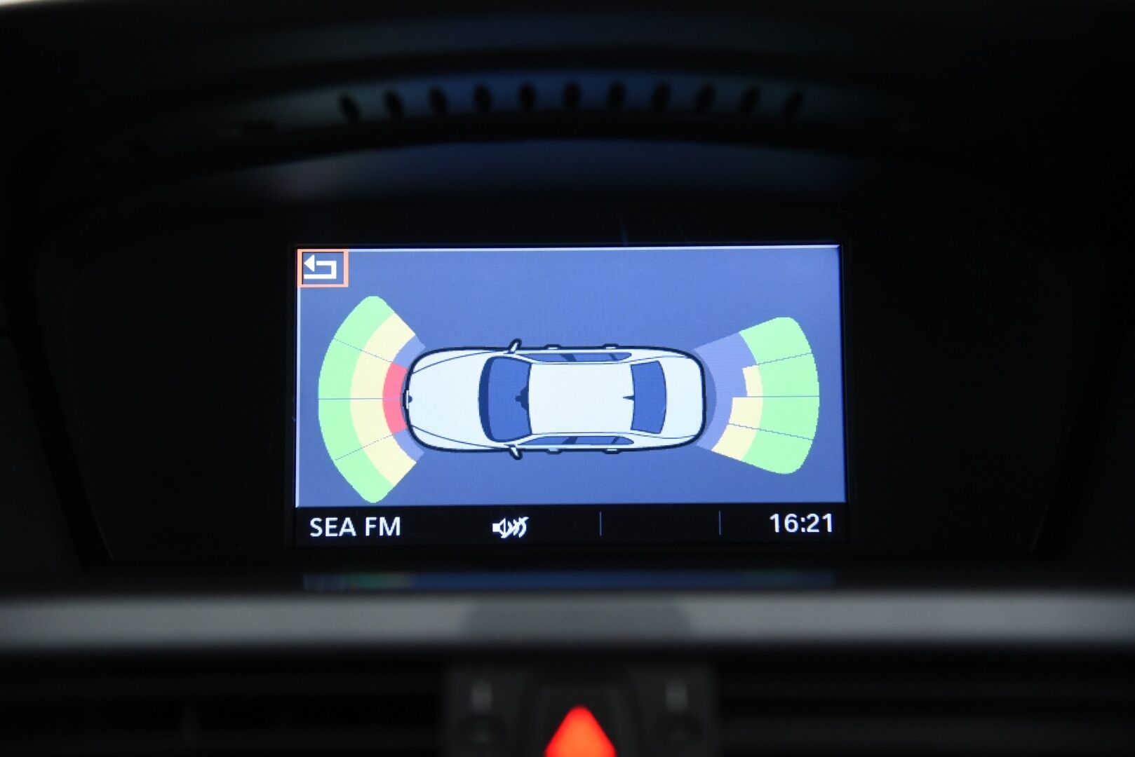 BMW 520 2010 E60 Sedan Business / Tämä auto myydään YritysOutlet -valikoimasta vain yritykselle - Lohkolämmitin+Sisäpuhallin / Bixenon / Tutkat / 2x alumiinivanteet