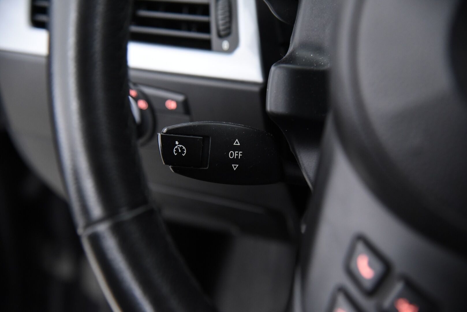 BMW 520 2010 E60 Sedan Business / Tämä auto myydään YritysOutlet -valikoimasta vain yritykselle - Lohkolämmitin+Sisäpuhallin / Bixenon / Tutkat / 2x alumiinivanteet