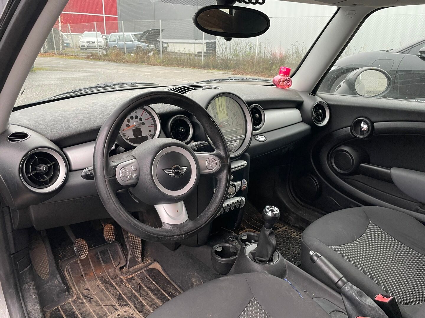 MINI COOPER 2010 R56 Hatchback * YritysOutlet - Myydään vain yrityksille / Vakkari - YritysOutlet - Myydään vain yrityksille / 2x Aluvanteet