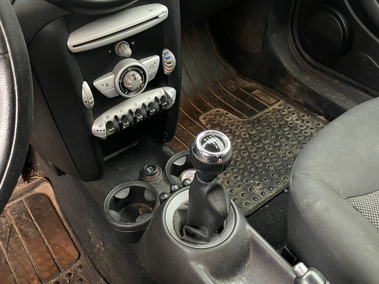 MINI COOPER 2010 R56 Hatchback * YritysOutlet - Myydään vain yrityksille / Vakkari - YritysOutlet - Myydään vain yrityksille / 2x Aluvanteet