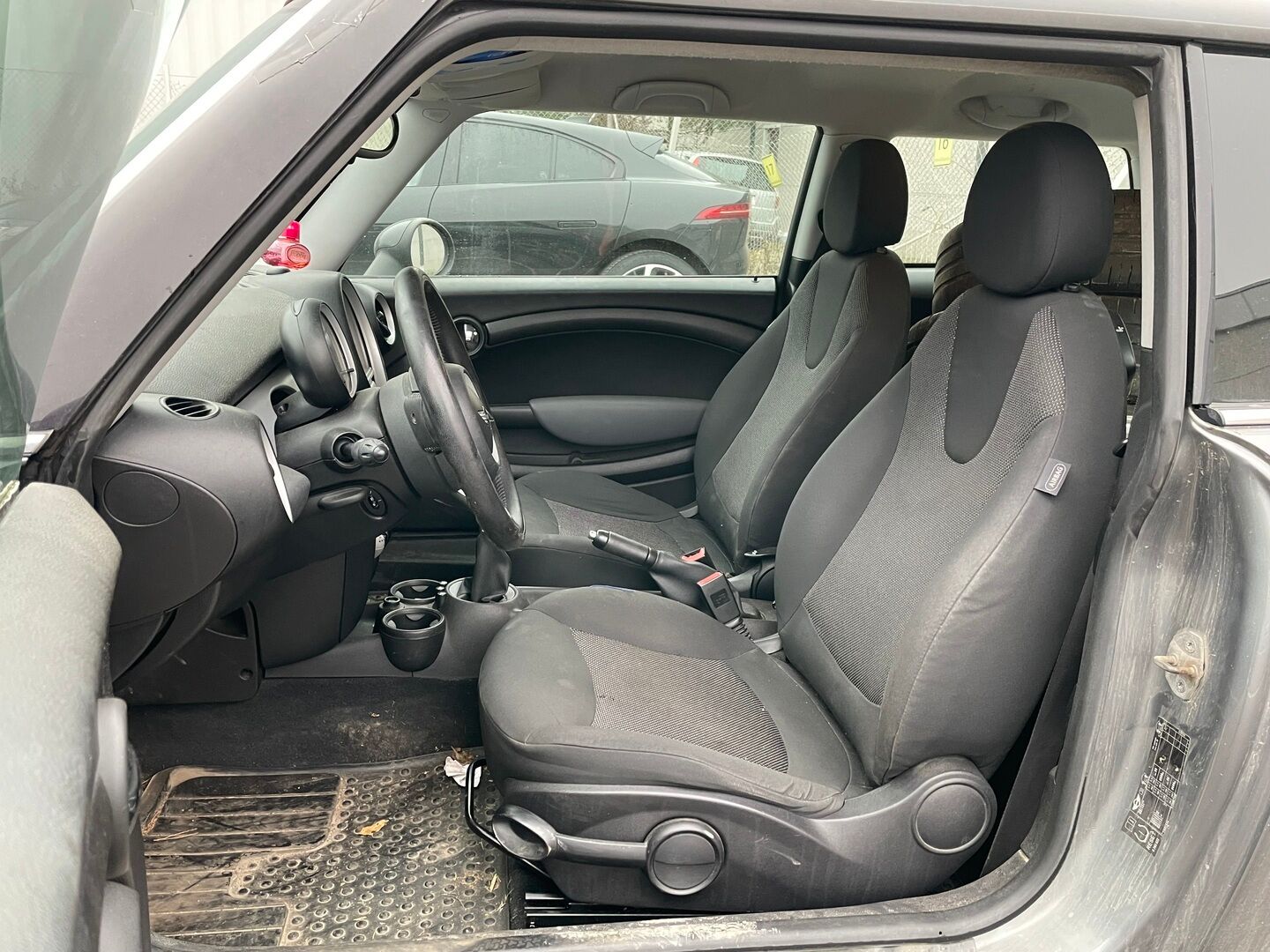 MINI COOPER 2010 R56 Hatchback * YritysOutlet - Myydään vain yrityksille / Vakkari - YritysOutlet - Myydään vain yrityksille / 2x Aluvanteet