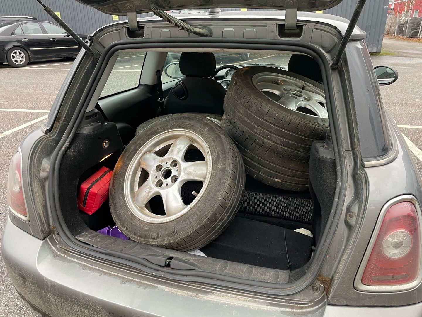 MINI COOPER 2010 R56 Hatchback * YritysOutlet - Myydään vain yrityksille / Vakkari - YritysOutlet - Myydään vain yrityksille / 2x Aluvanteet