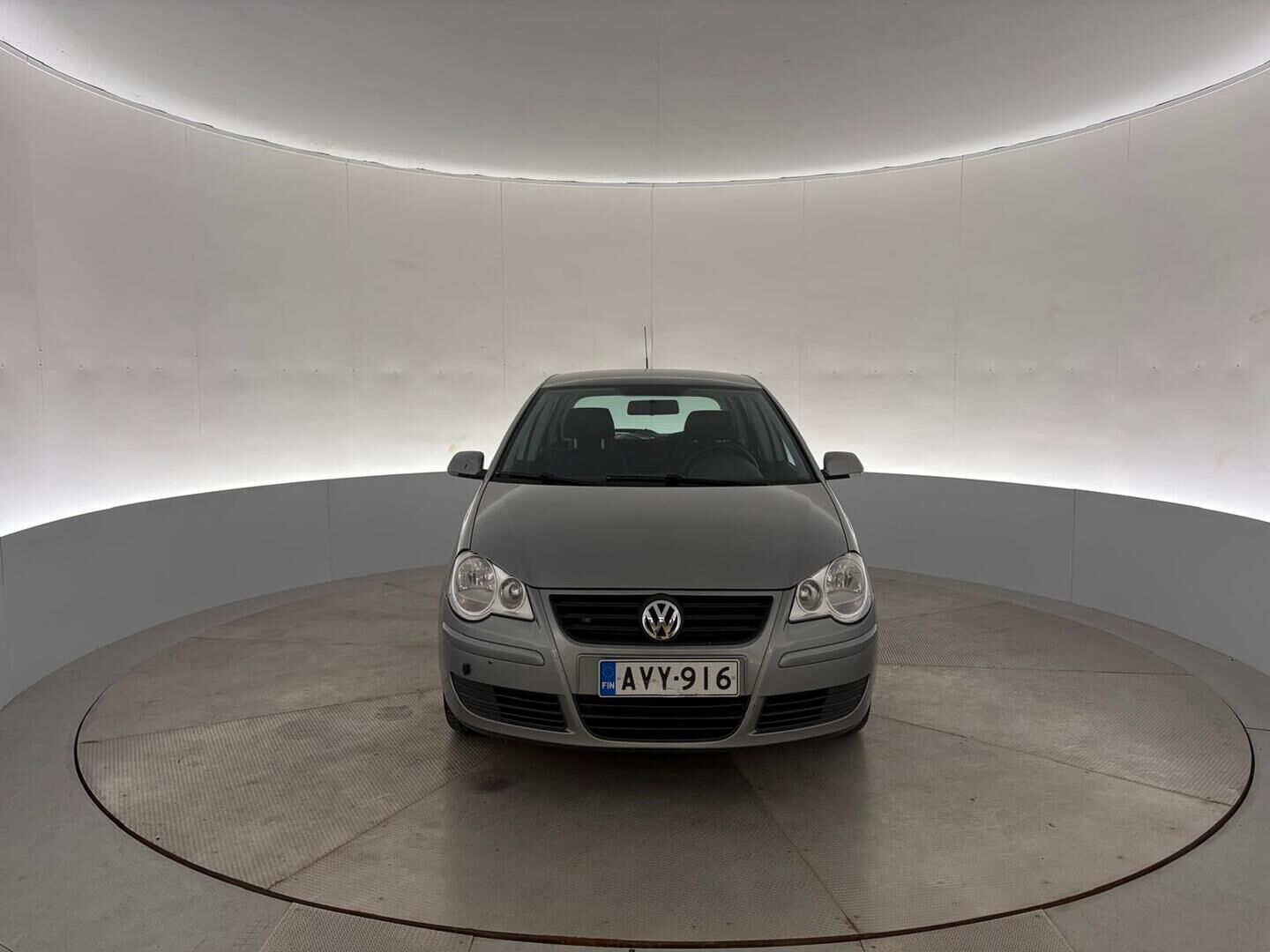 Volkswagen Polo 2007 1.4 59 kW / 80 hv | Myydään huutokaupat.com - Tämä auto myydään huutokaupat.com -sivuston kautta | Pitkä leima! | Lohko+Sisäpistoke | 2X Renkaat & Vanteet |
